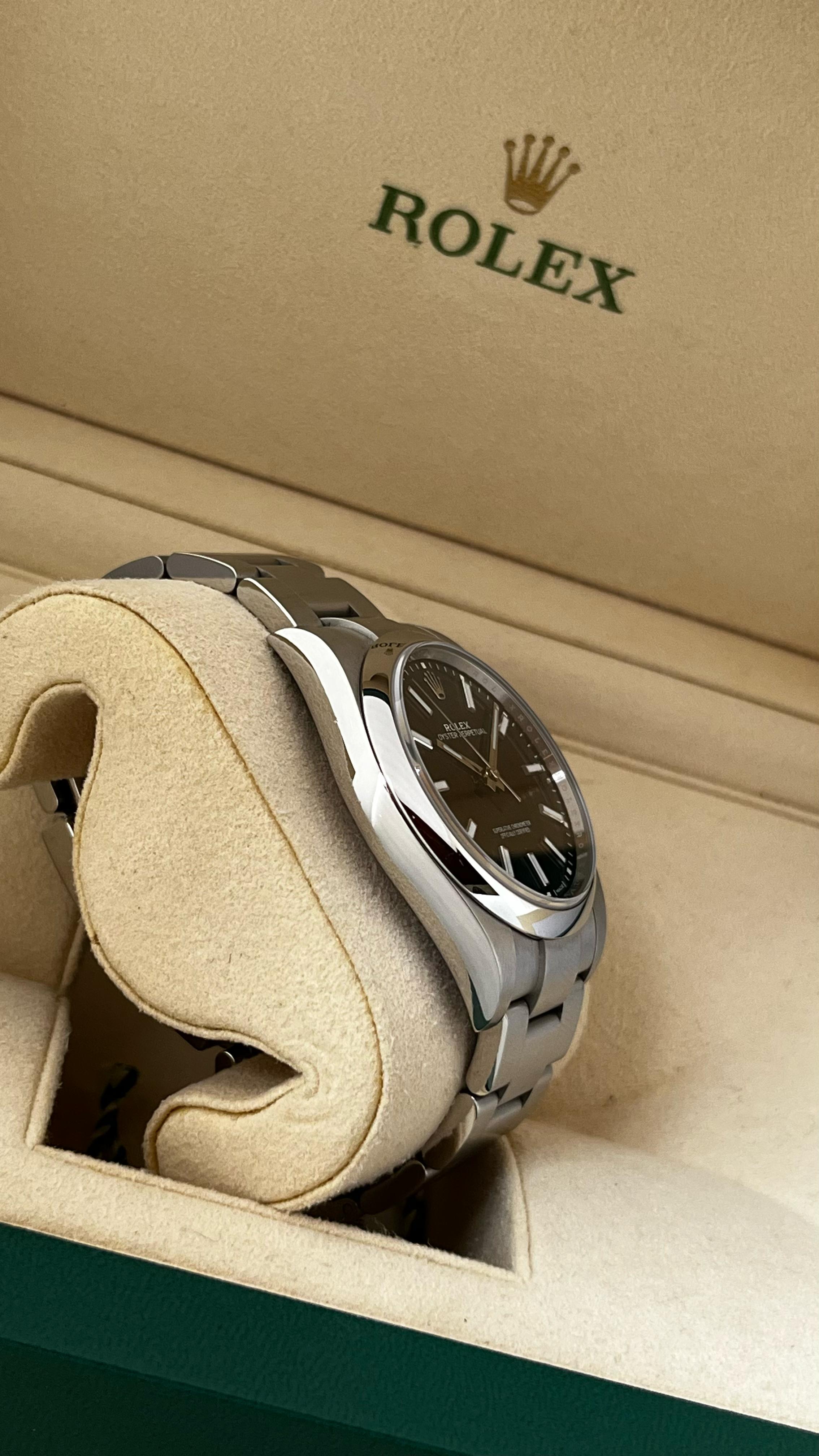 OYSTER PERPETUAL 39MM BLACK DIAL (2019)