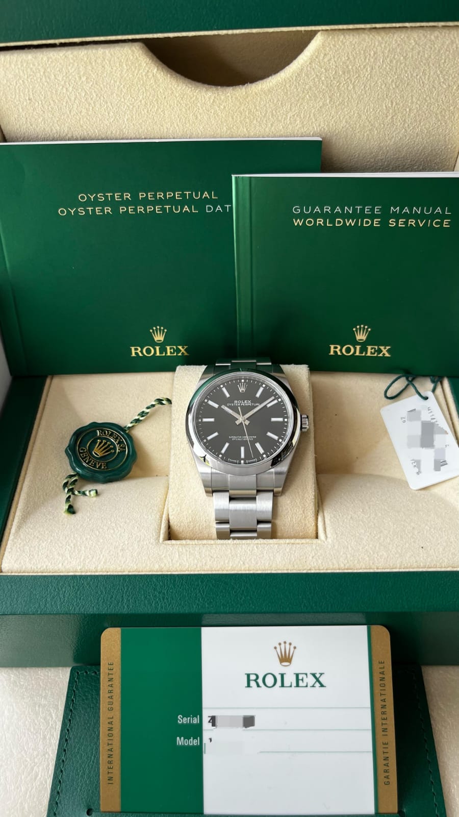 OYSTER PERPETUAL 39MM BLACK DIAL (2019)