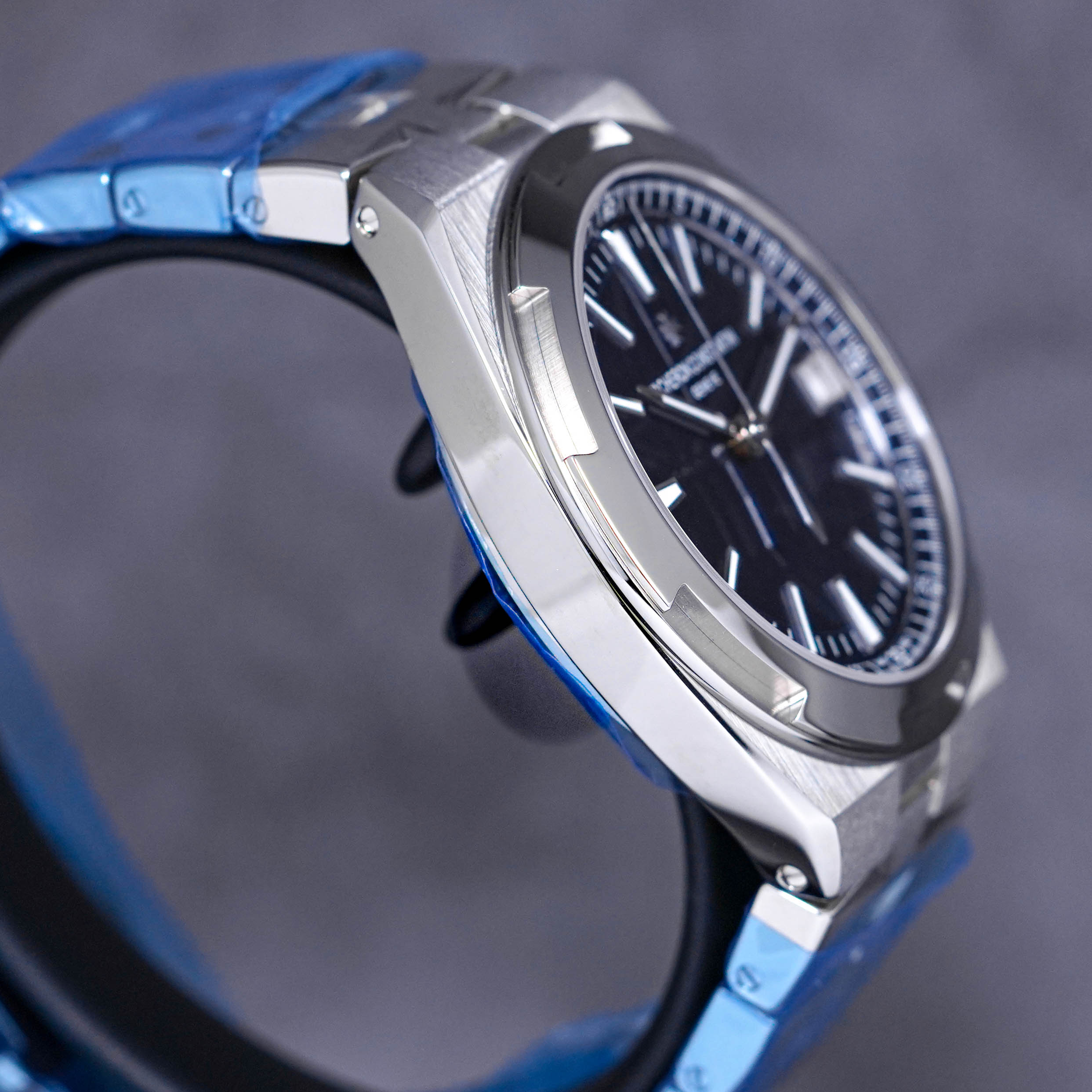 OVERSEAS BLUE DIAL (2022)