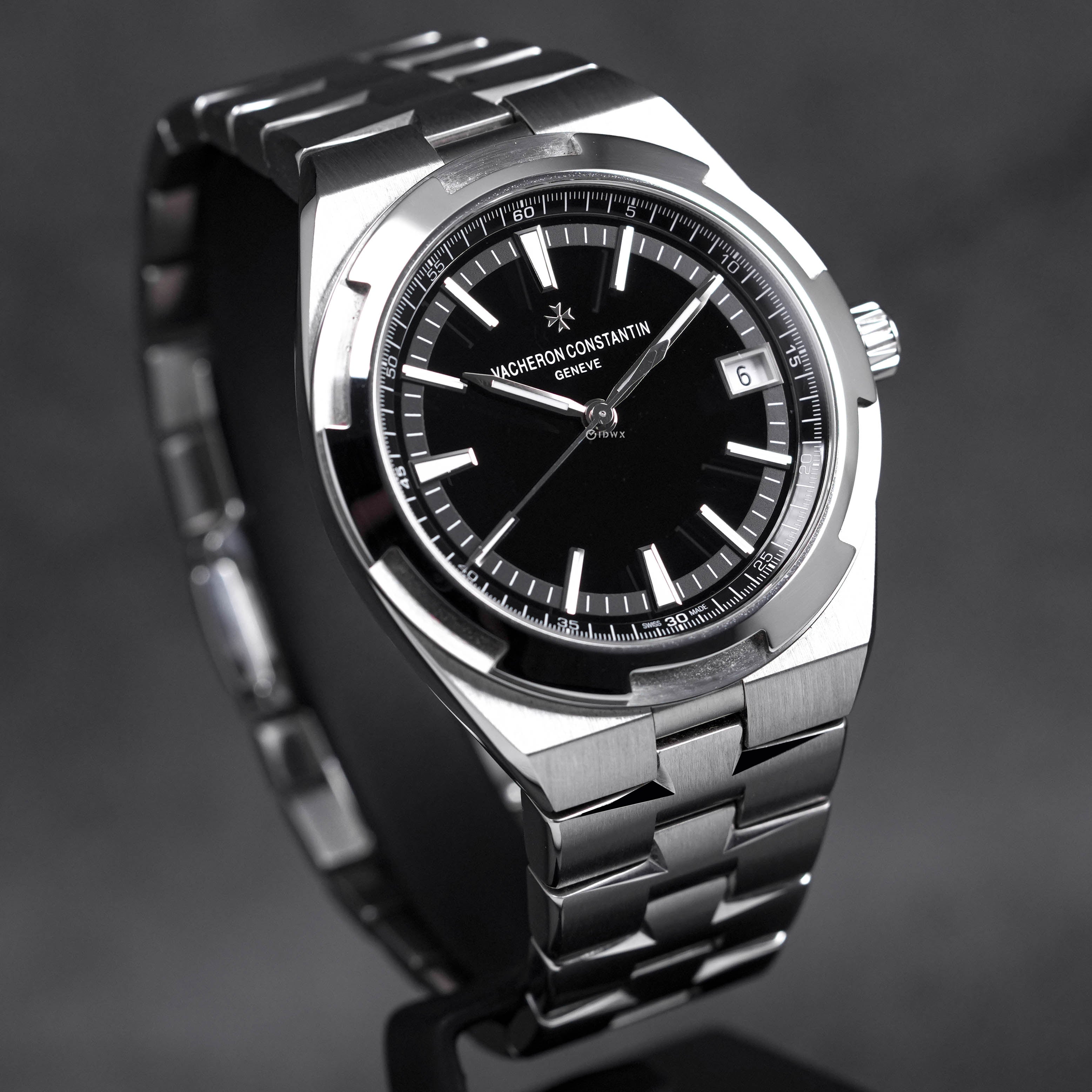 OVERSEAS BLACK DIAL (2021)