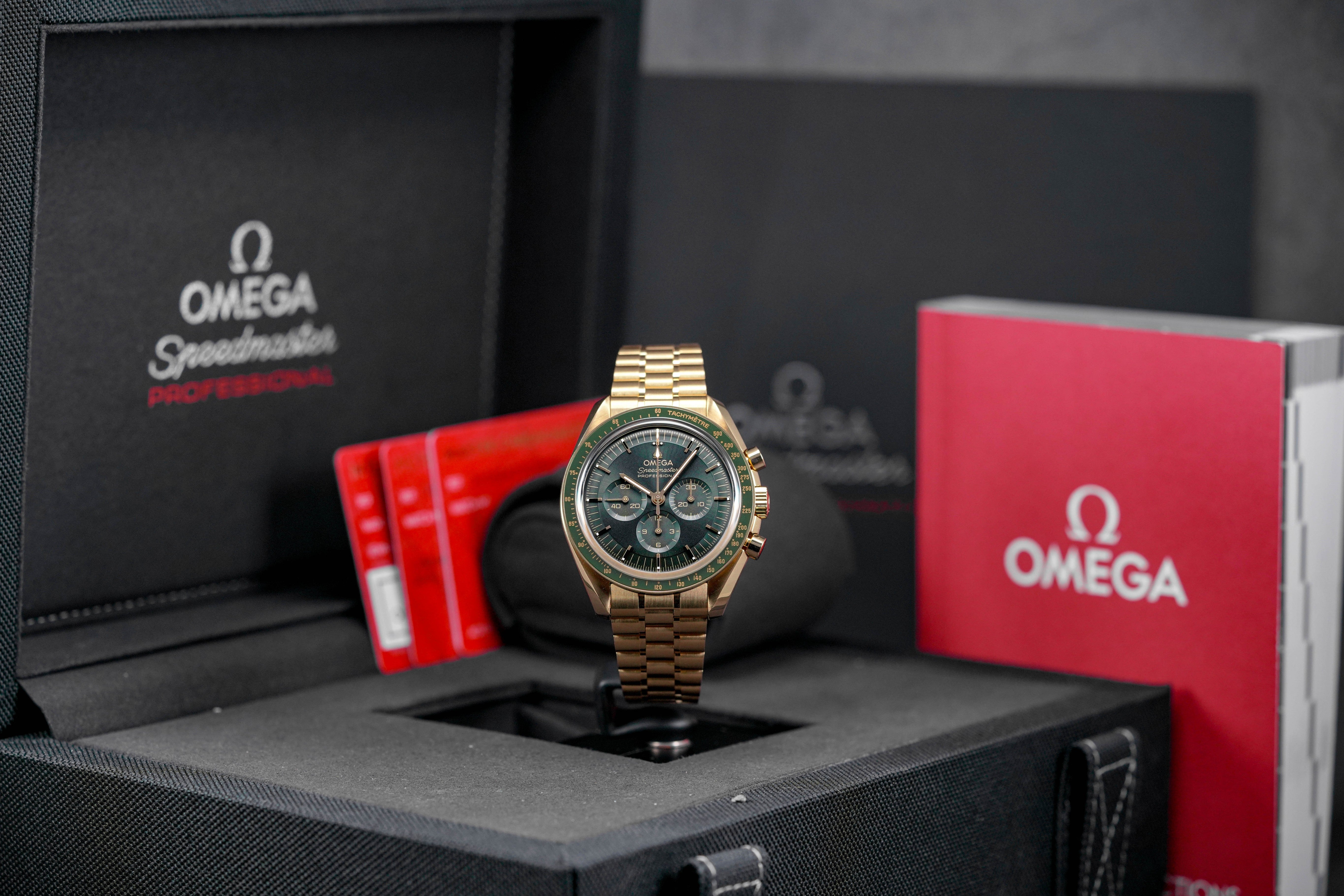 Harga Omega Speedmaster Moonwatch Moonshine Green