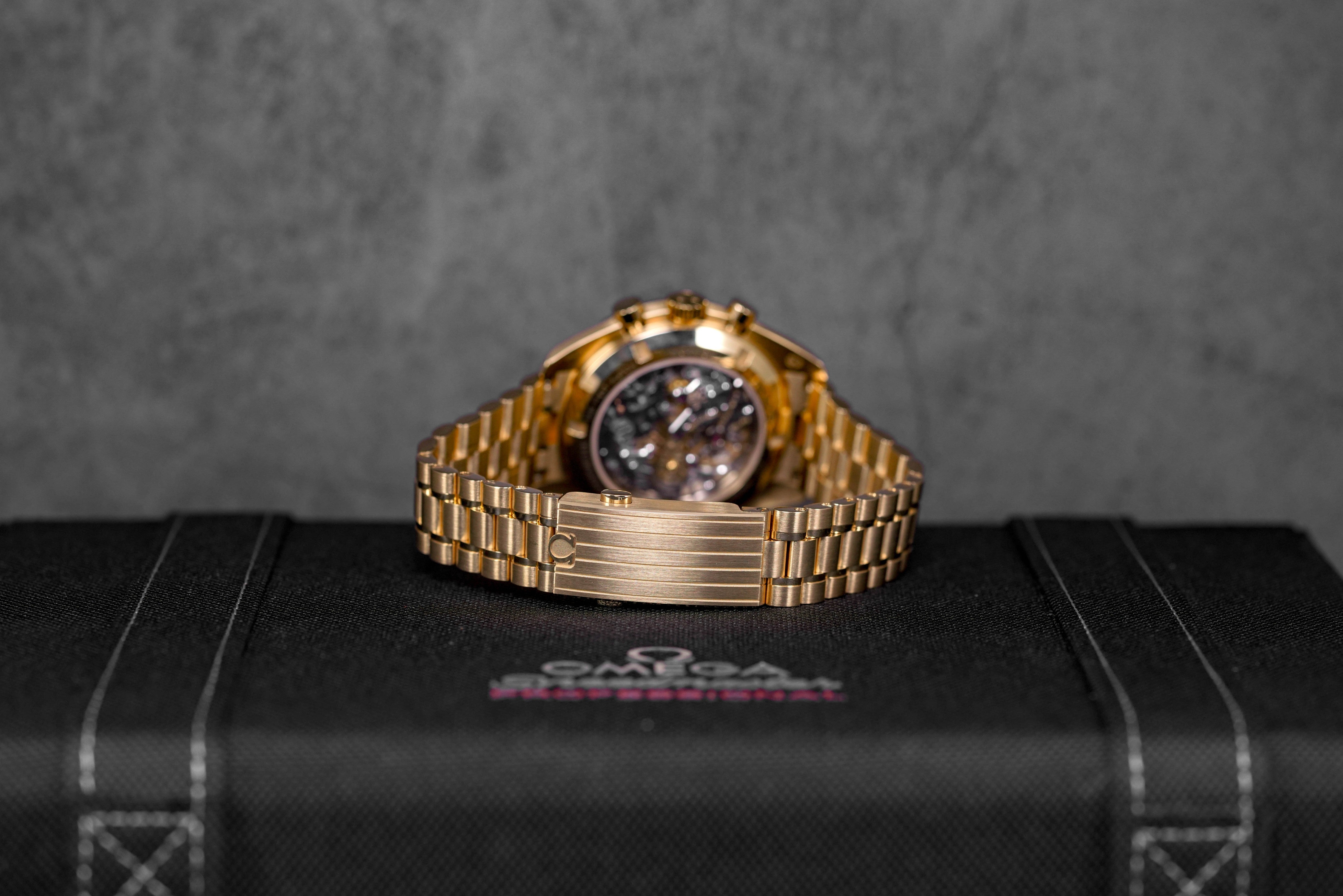 Harga Omega Speedmaster Moonwatch Moonshine Green