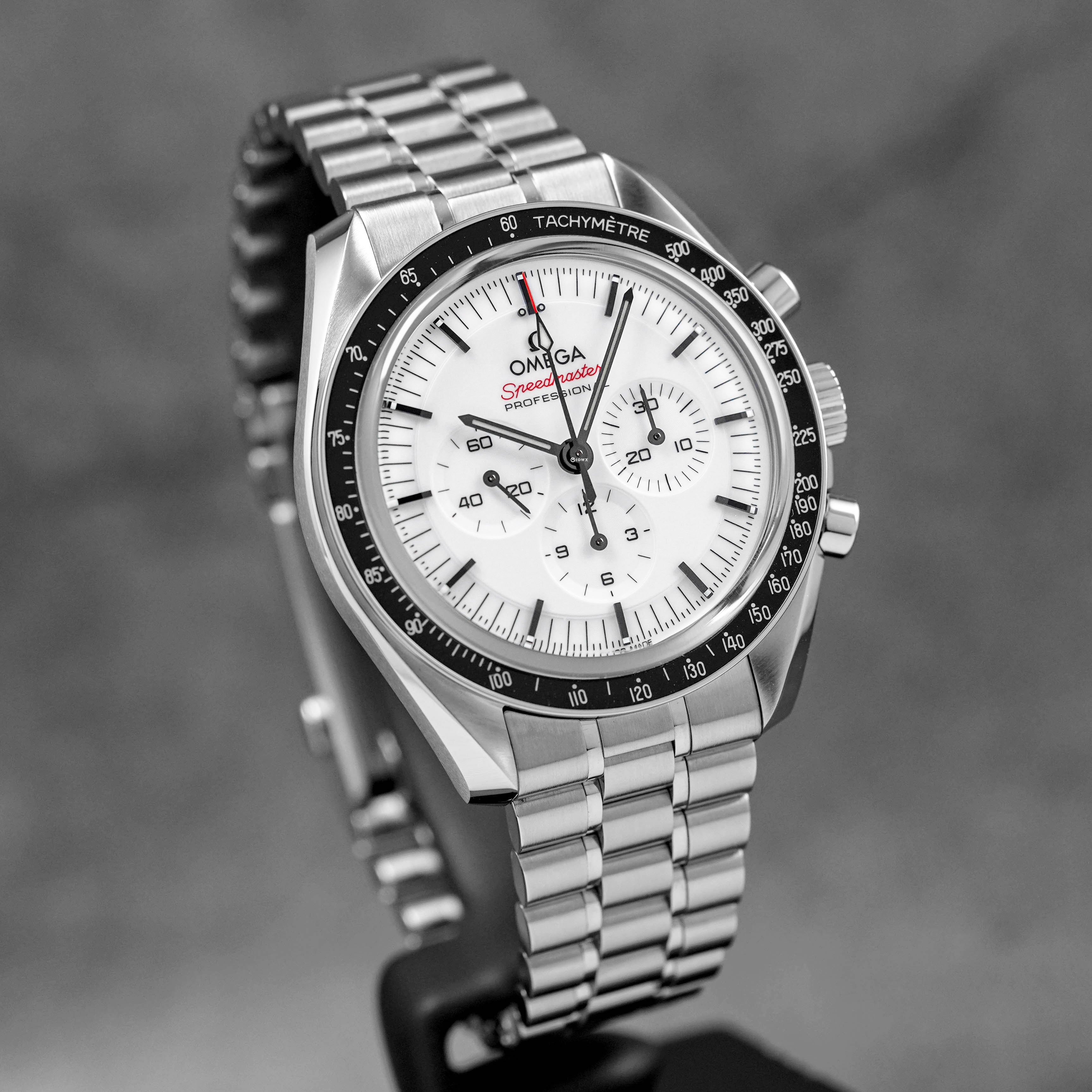 Harga Omega Speedmaster Moonwatch Sapphire White Terbaru