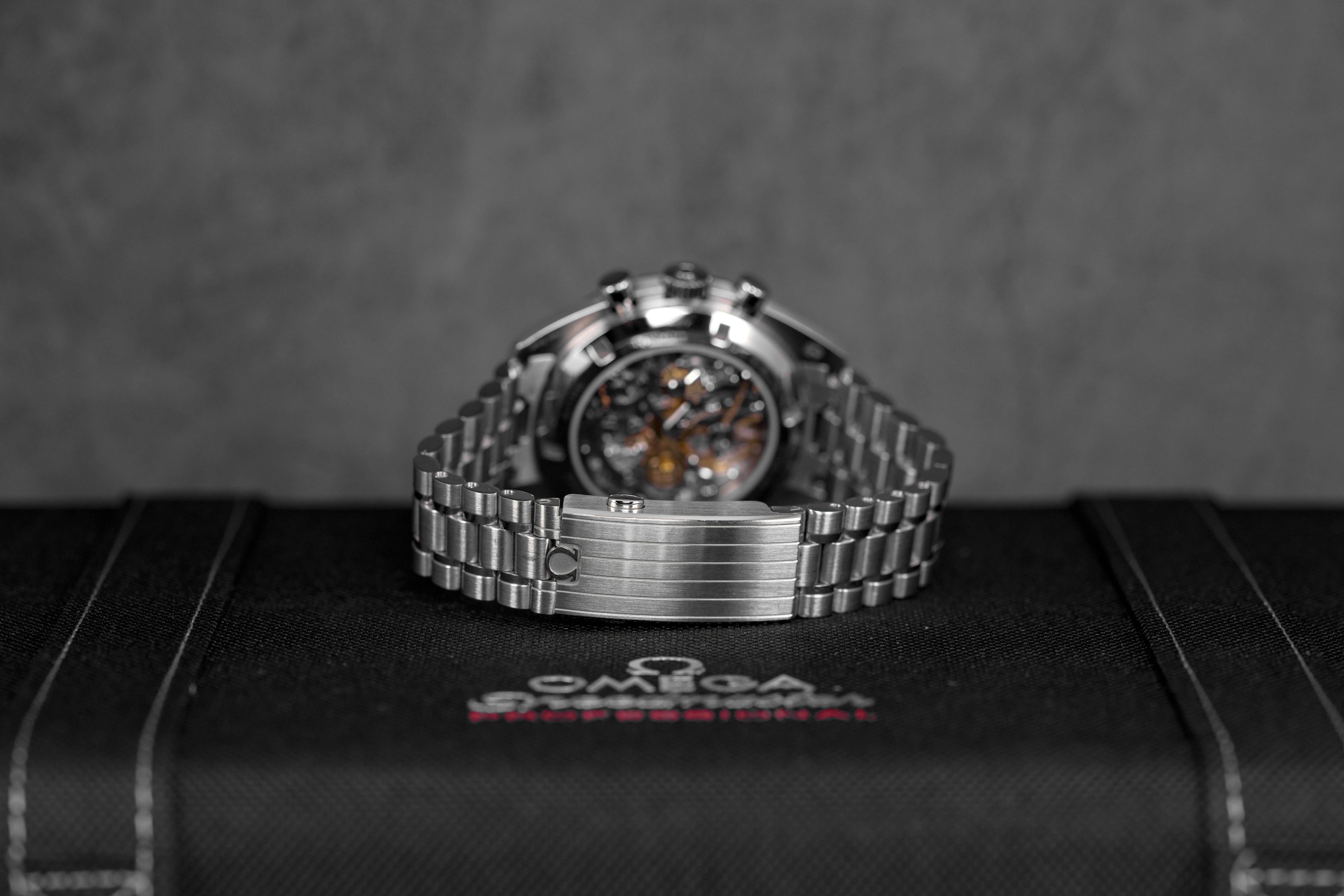 Harga Omega Speedmaster Moonwatch Sapphire White