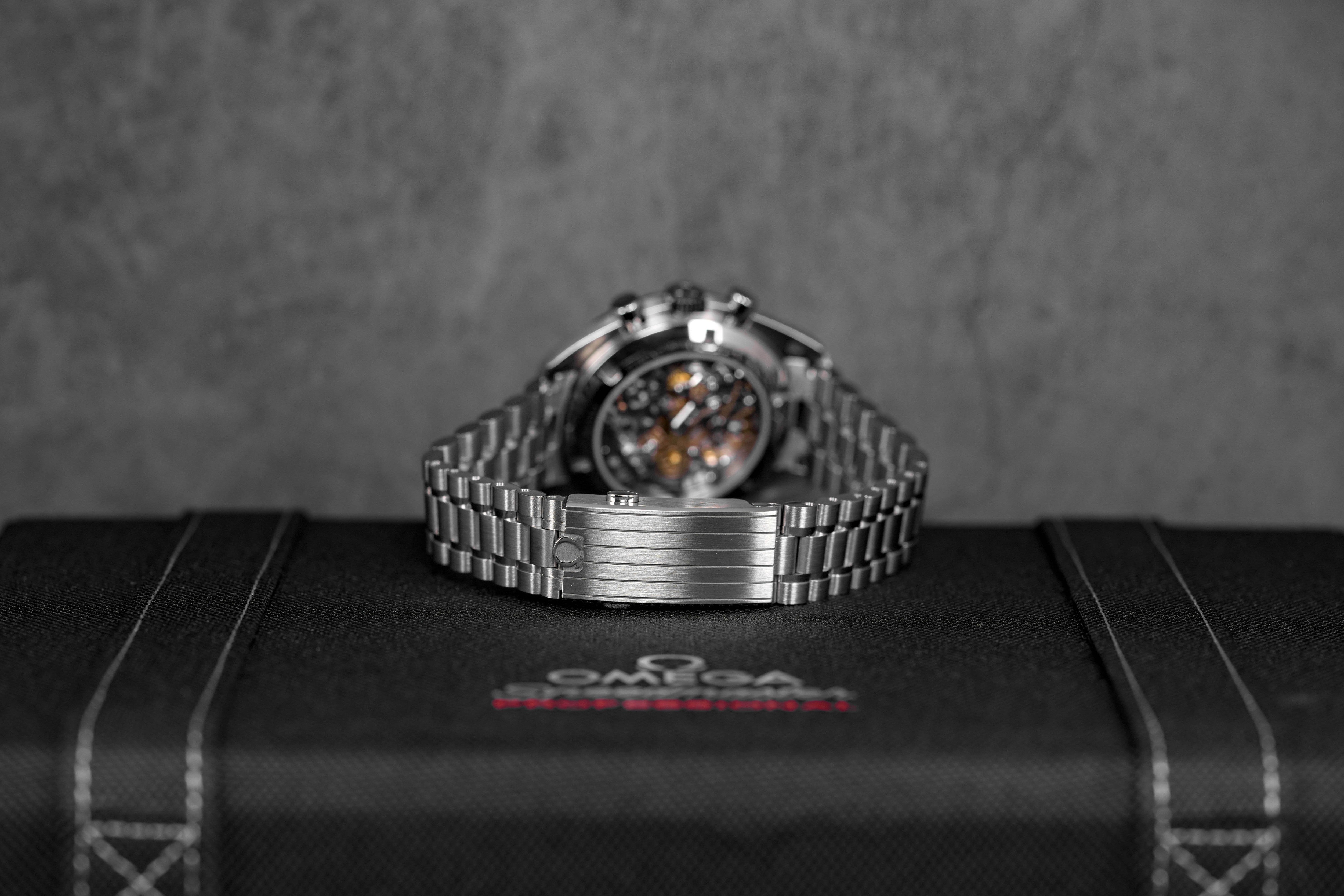 Harga Omega Speedmaster Moonwatch Sapphire White