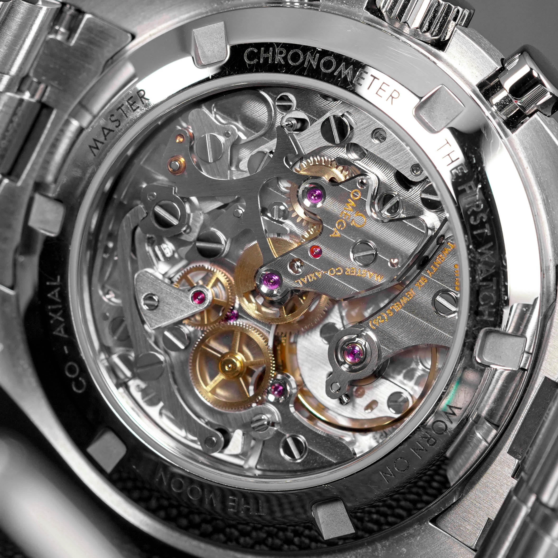 Harga Omega Speedmaster Moonwatch Sapphire White