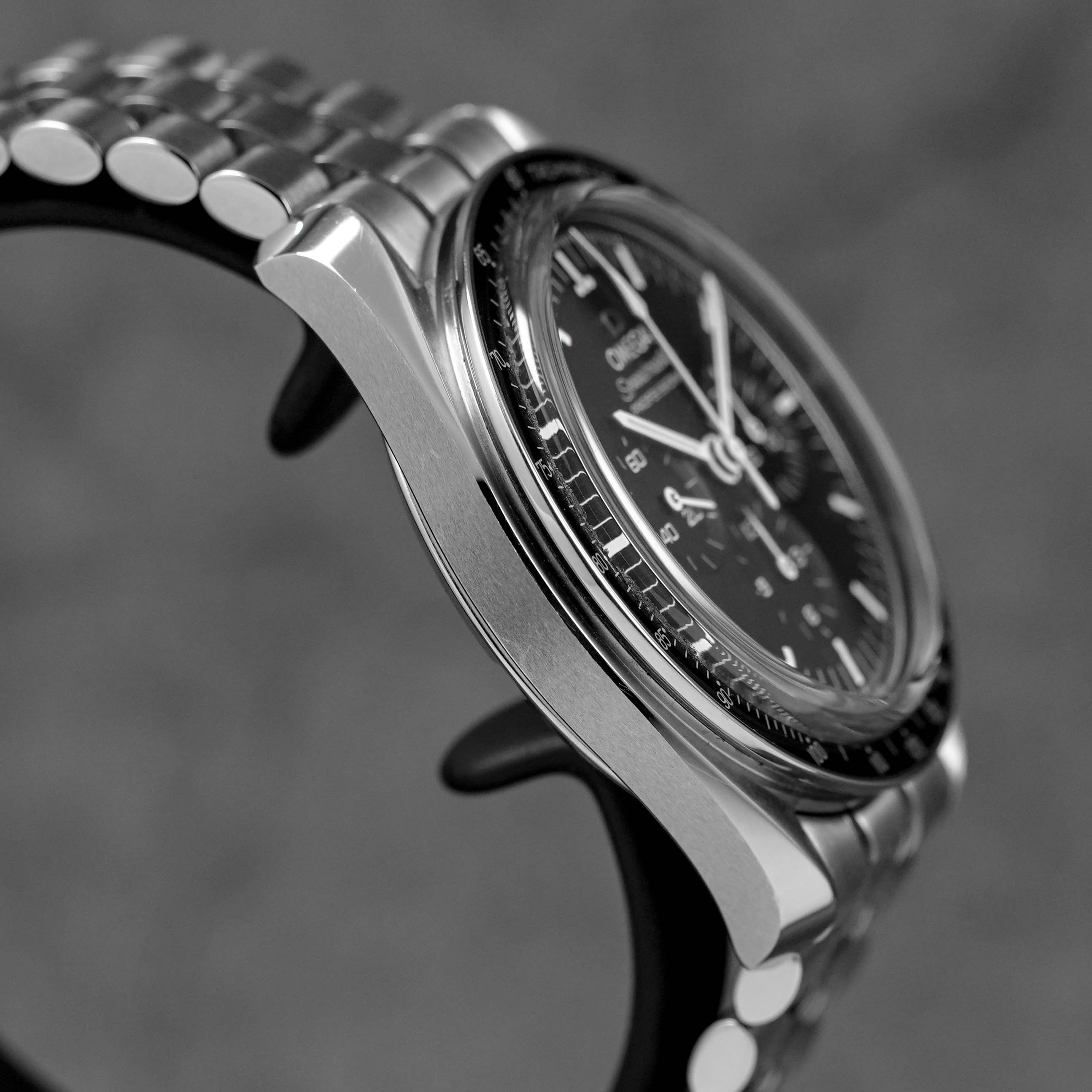 Harga Omega Speedmaster Moonwatch Sapphire