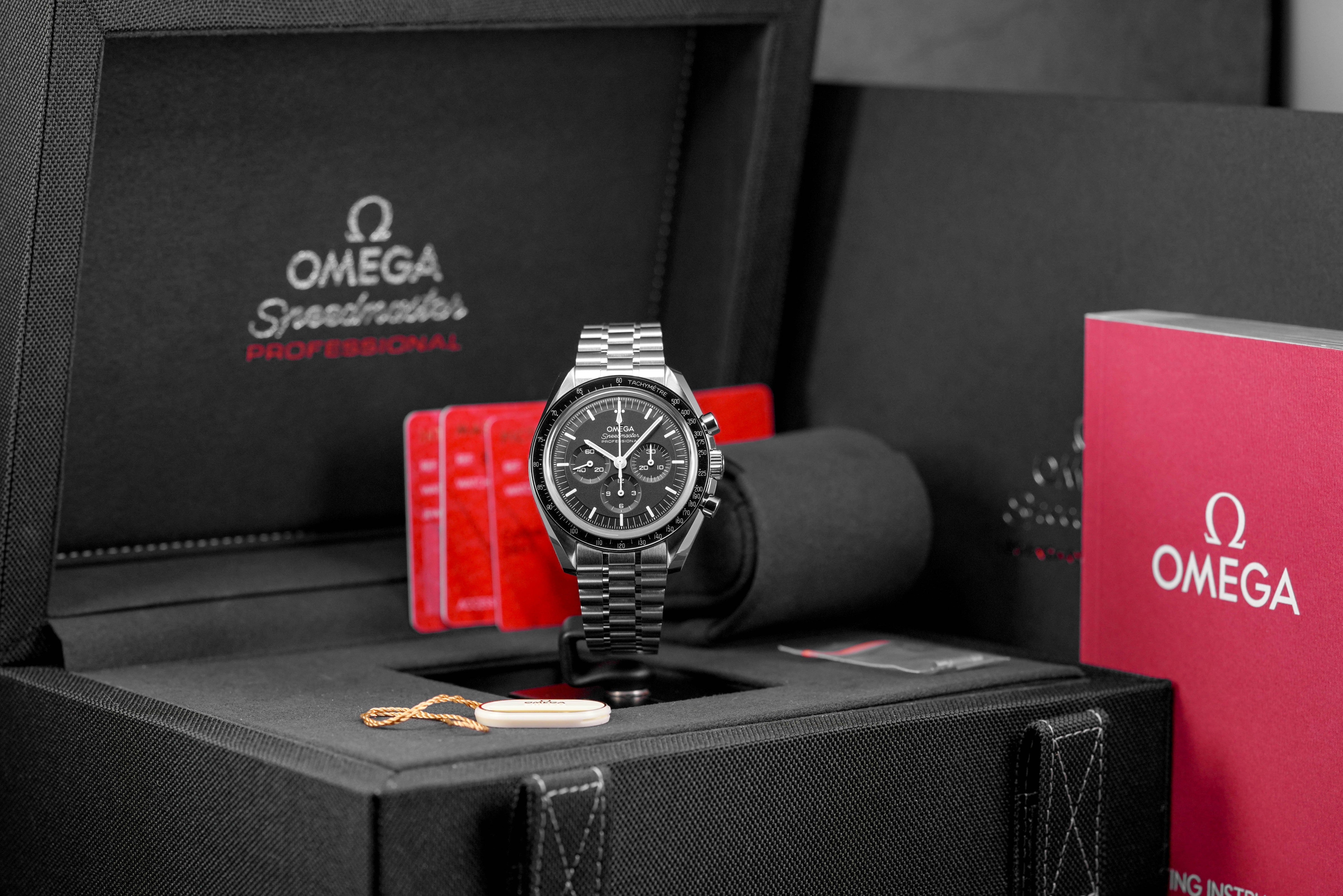 Harga Omega Speedmaster Moonwatch Sapphire