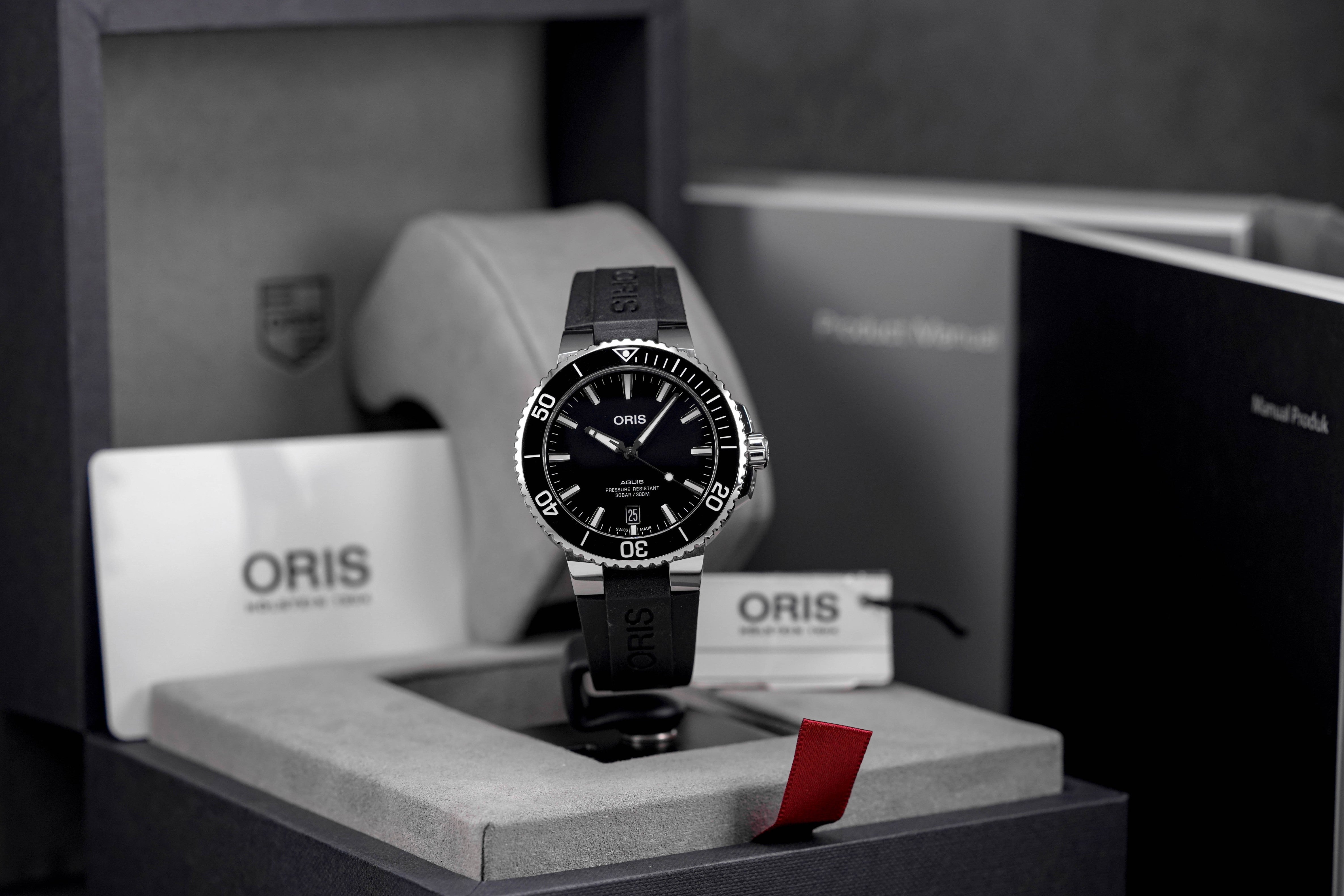 Harga Oris Aquis Date Black