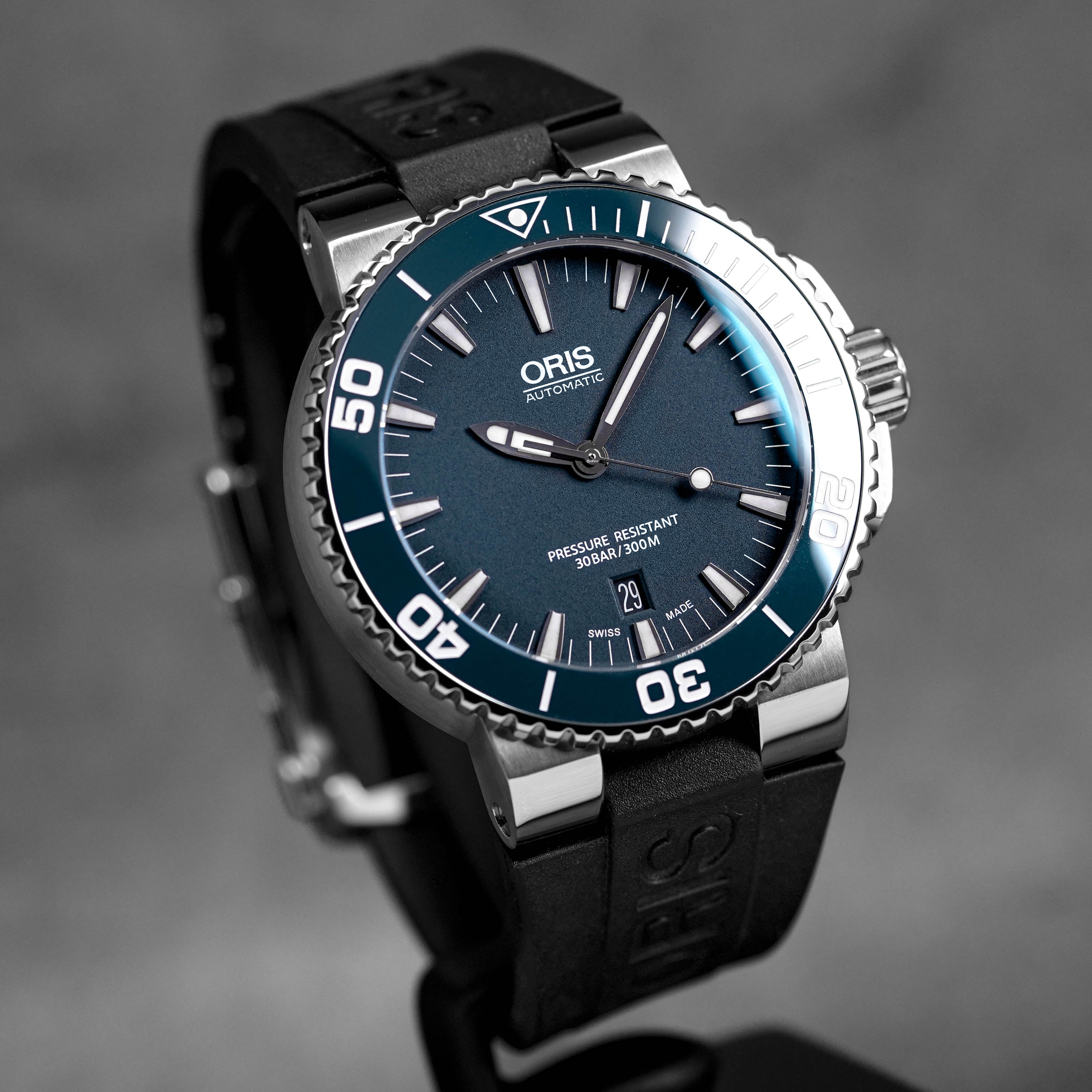 Harga Oris Aquis Date Blue