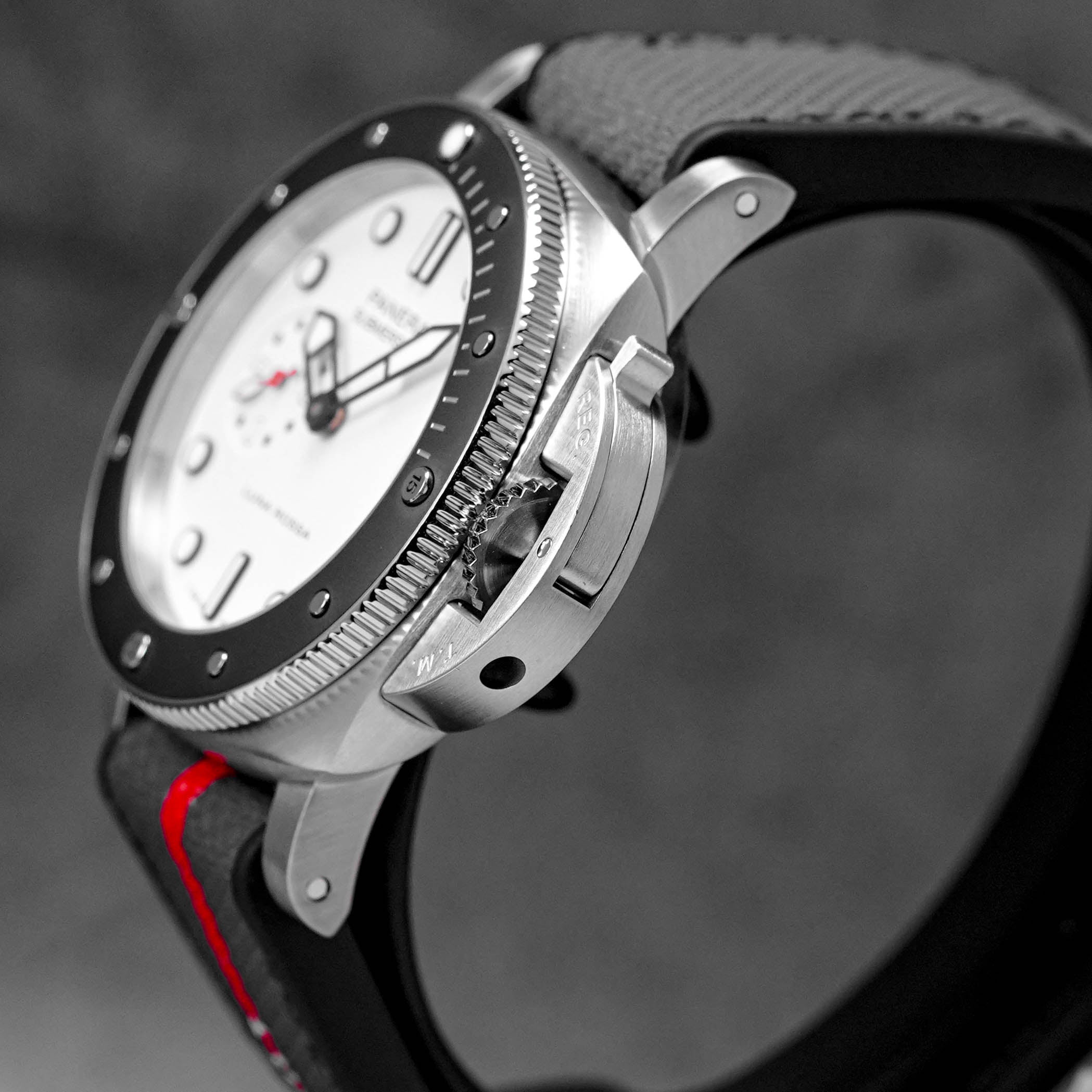 PAM 1579 Luna Rossa