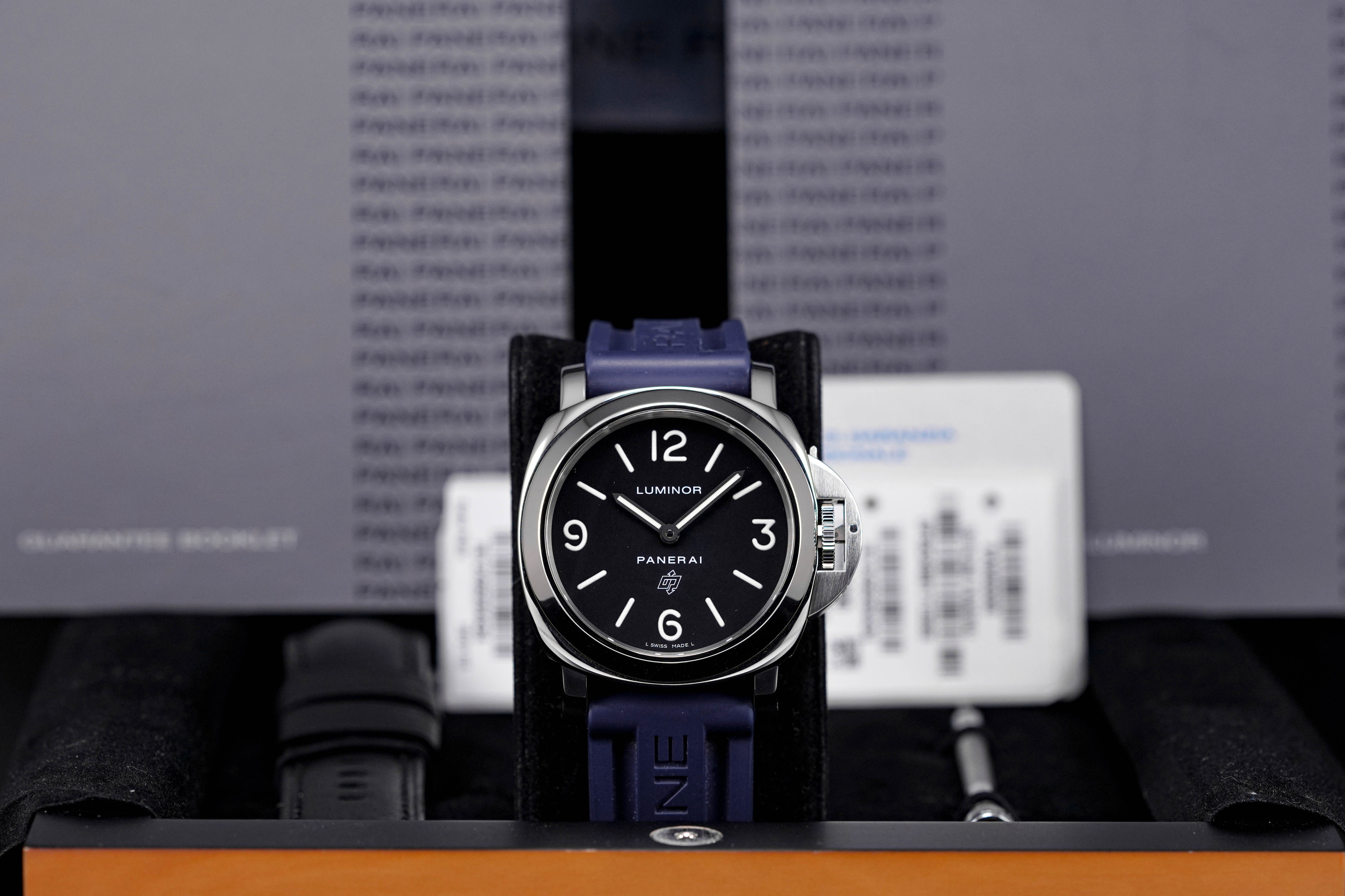 LUMINOR BASE LOGO PAM 000 (2015)