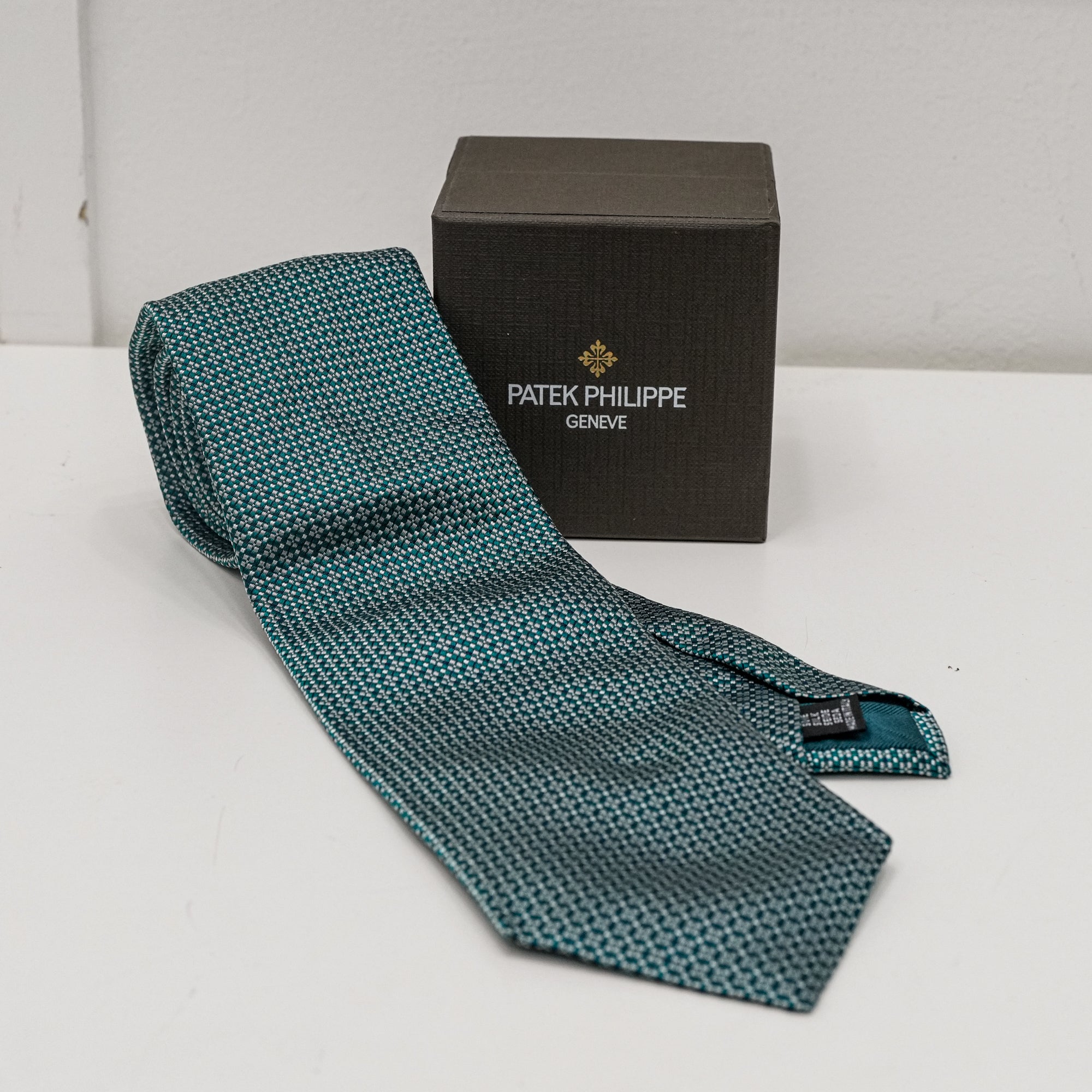 COLLECTIBLE SILK TIE 2026