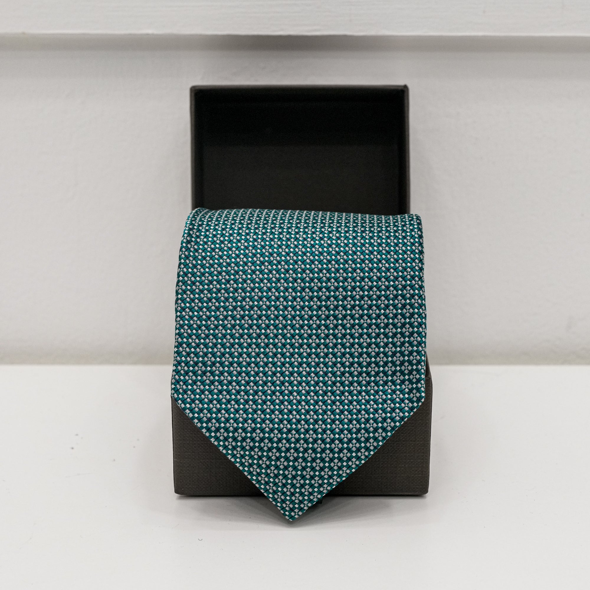COLLECTIBLE SILK TIE 2026