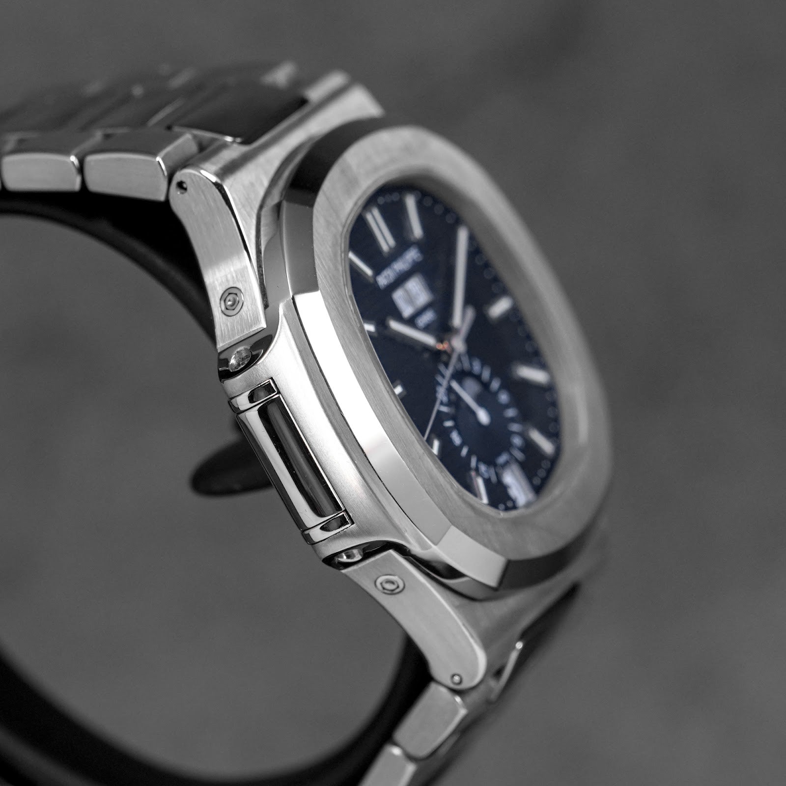 NAUTILUS 5726/1A ANNUAL CALENDAR MOONPHASE BLUE DIAL (2021)
