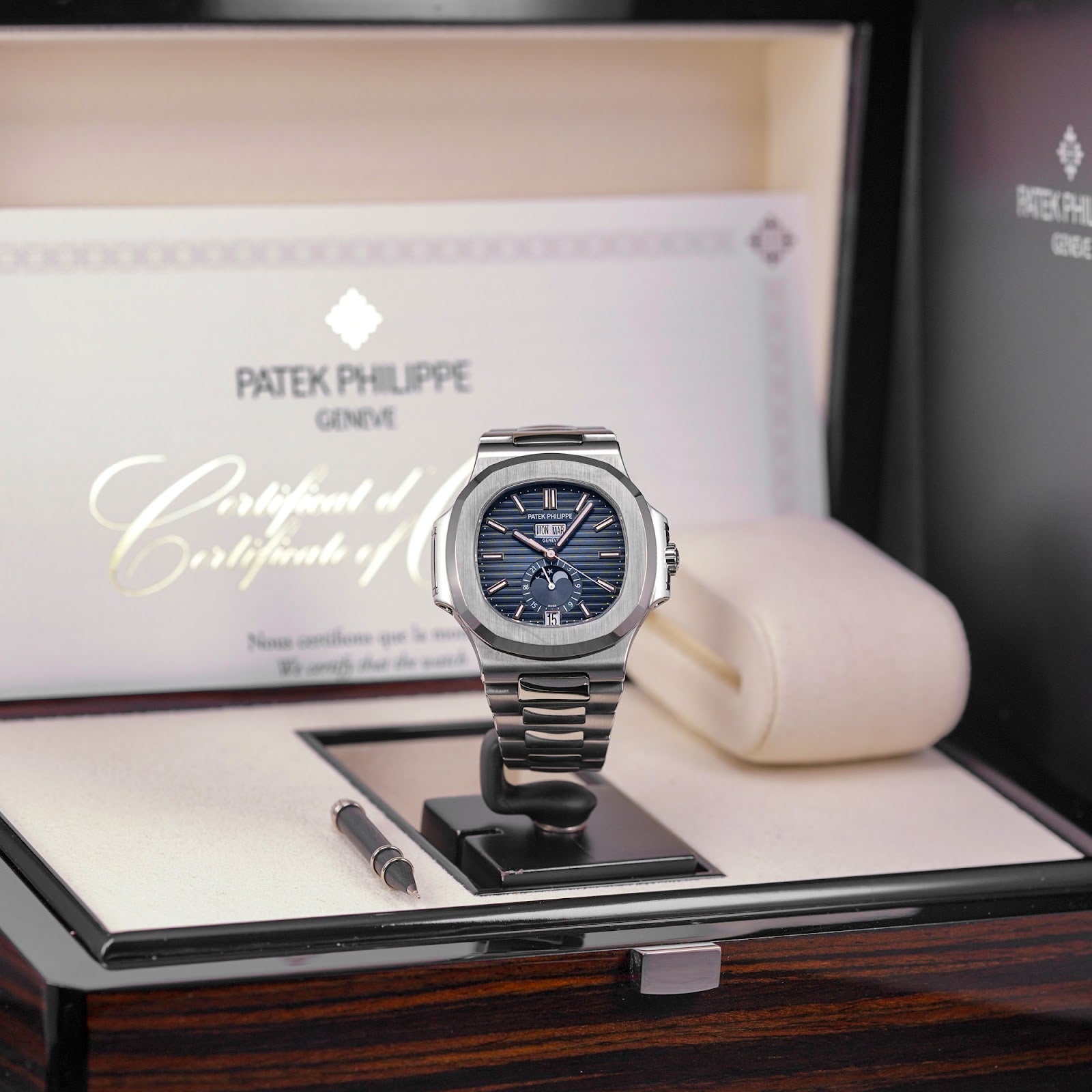NAUTILUS 5726/1A ANNUAL CALENDAR MOONPHASE BLUE DIAL (2021)