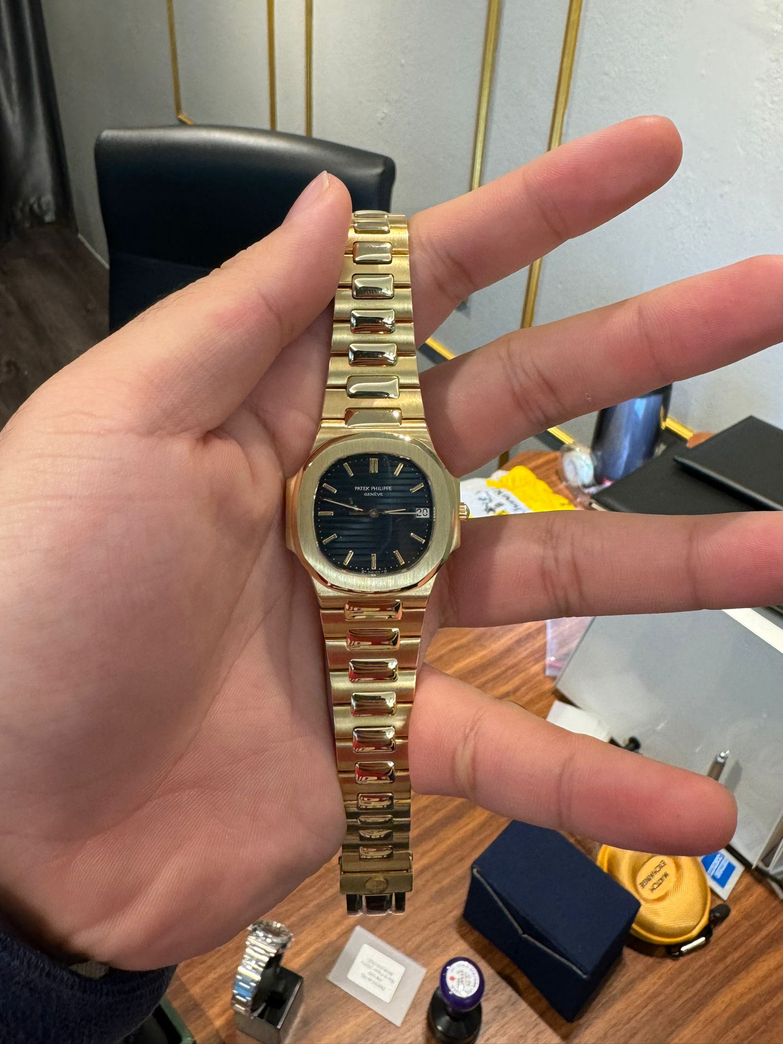 NAUTILUS 3900/1J YELLOWGOLD BLACK DIAL (WATCH ONLY)