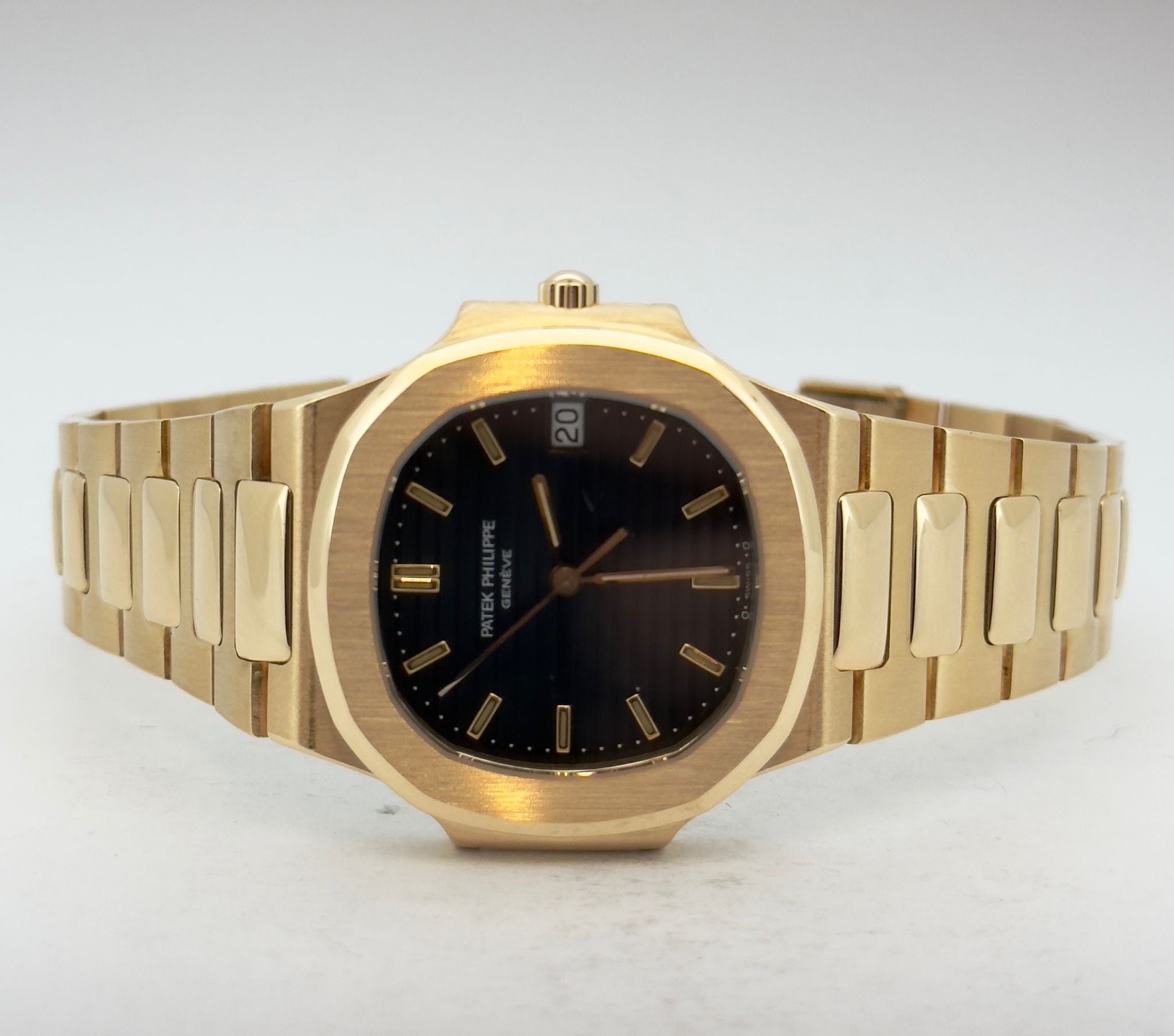 NAUTILUS 3900/1J YELLOWGOLD BLACK DIAL (WATCH ONLY)