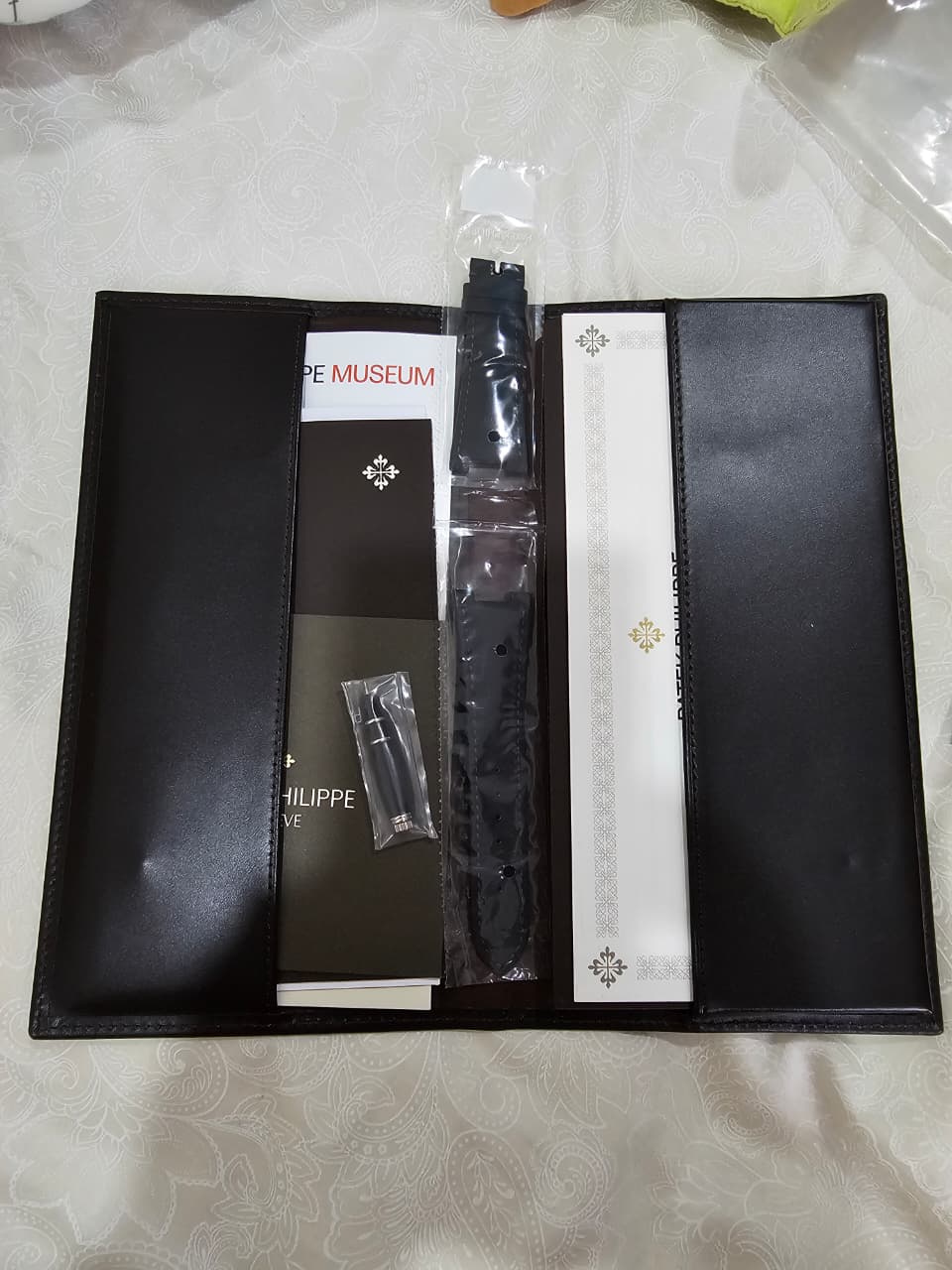 NAUTILUS 5726A ANNUAL CALENDAR MOONPHASE (2016)