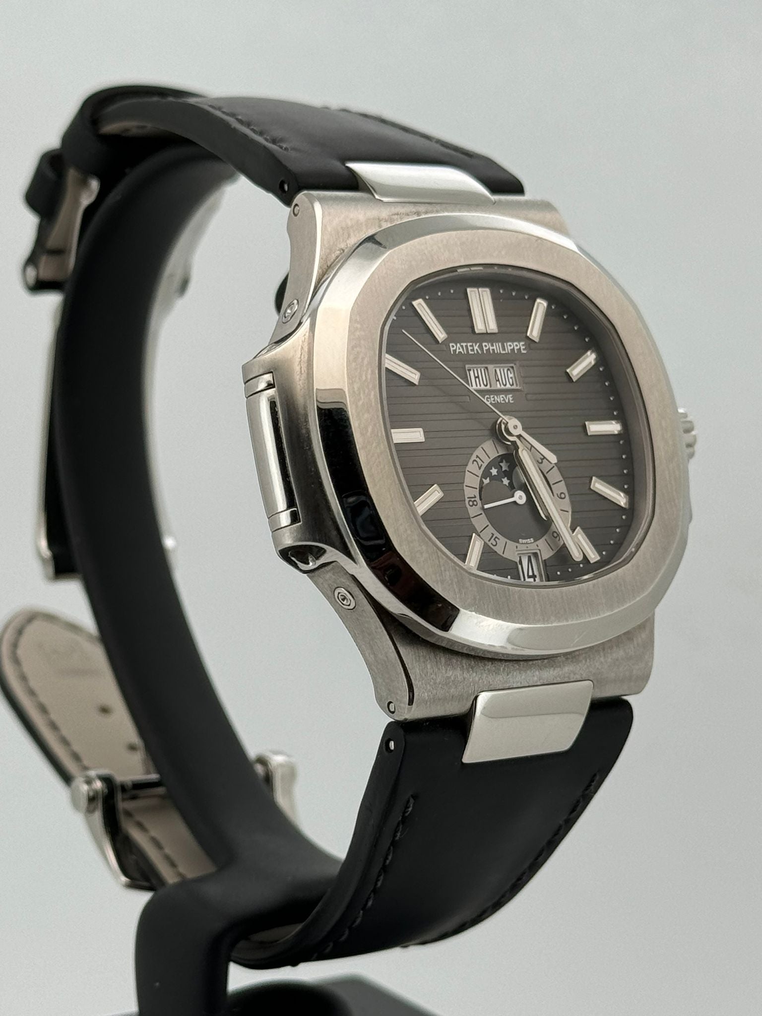 NAUTILUS 5726A ANNUAL CALENDAR MOONPHASE (2015)