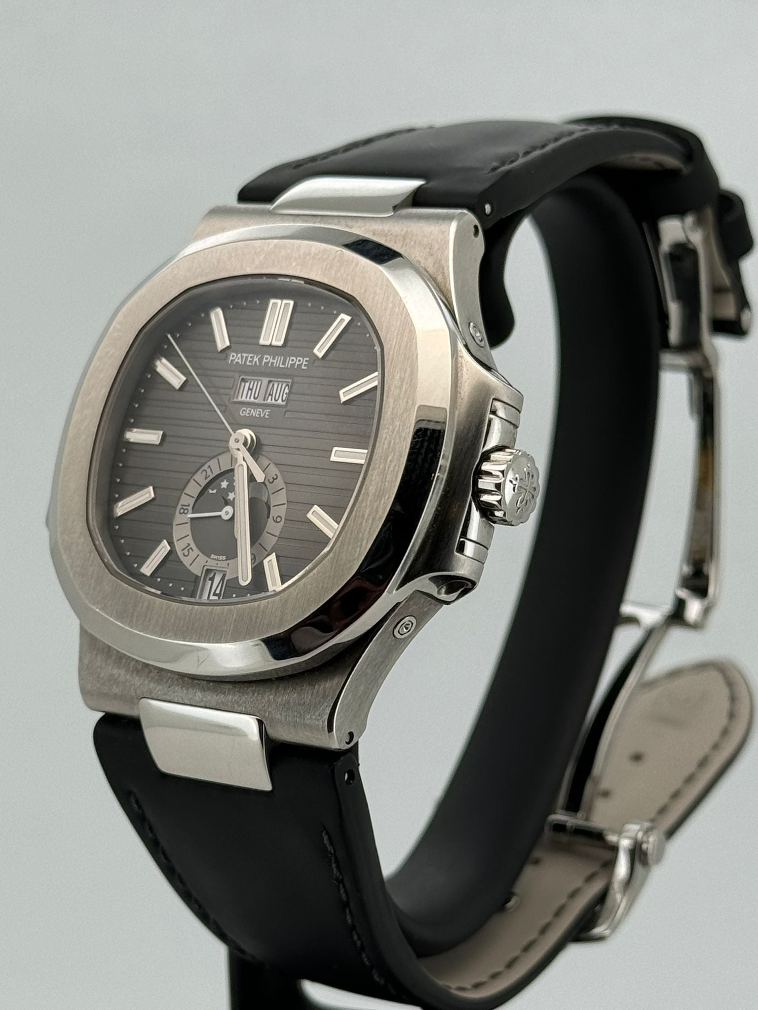 NAUTILUS 5726A ANNUAL CALENDAR MOONPHASE (2015)