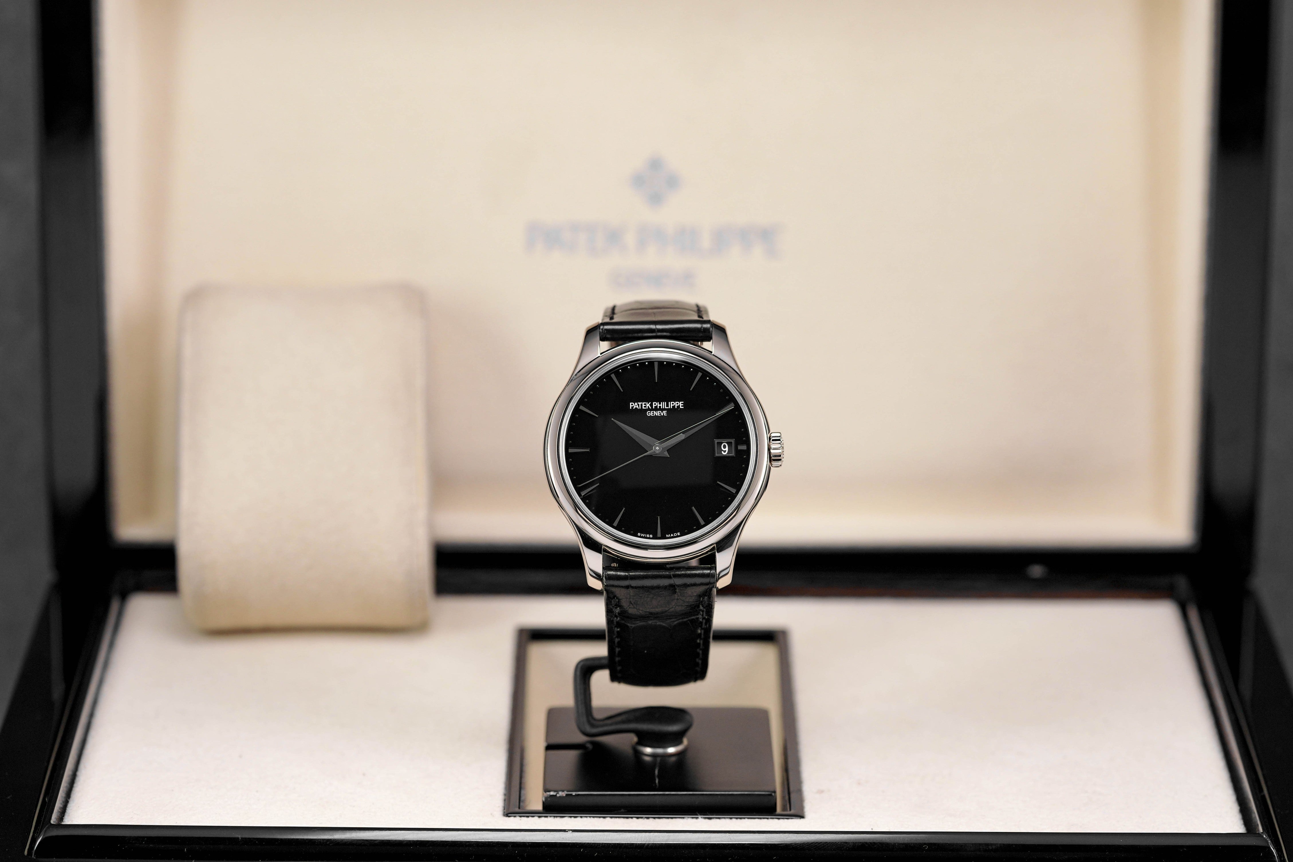 Harga Patek Philippe Calatrava 5227G Black