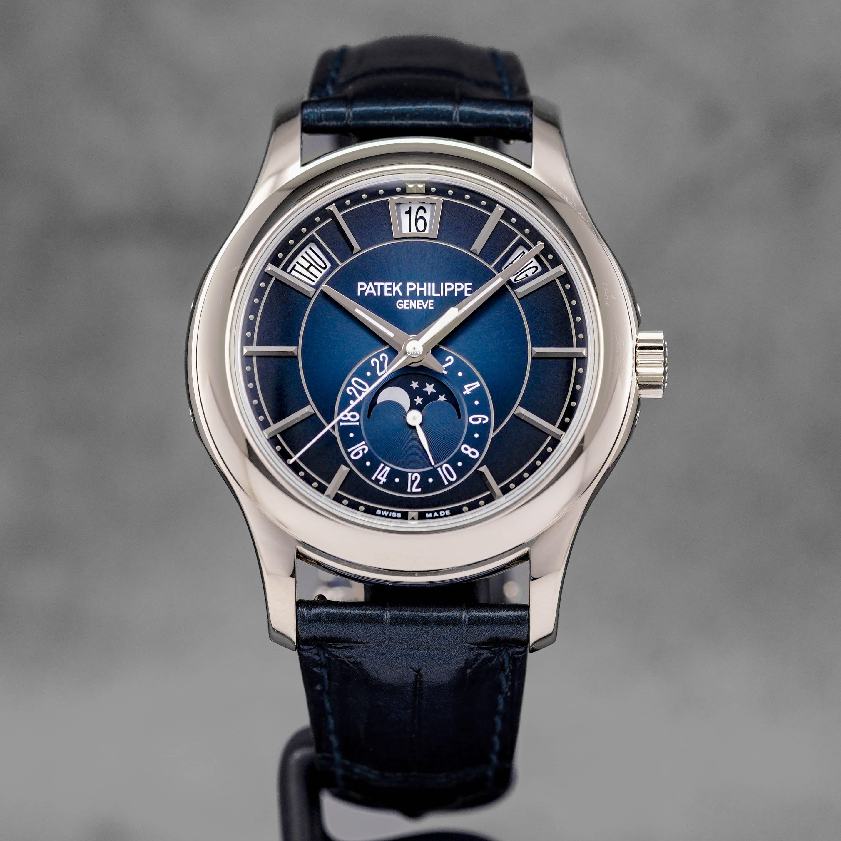 PATEK PHILIPPE COMPLICATIONS 5205G WHITEGOLD ANNUAL CALENDAR MOONPHASE BLUE DIAL 2022 IDWX