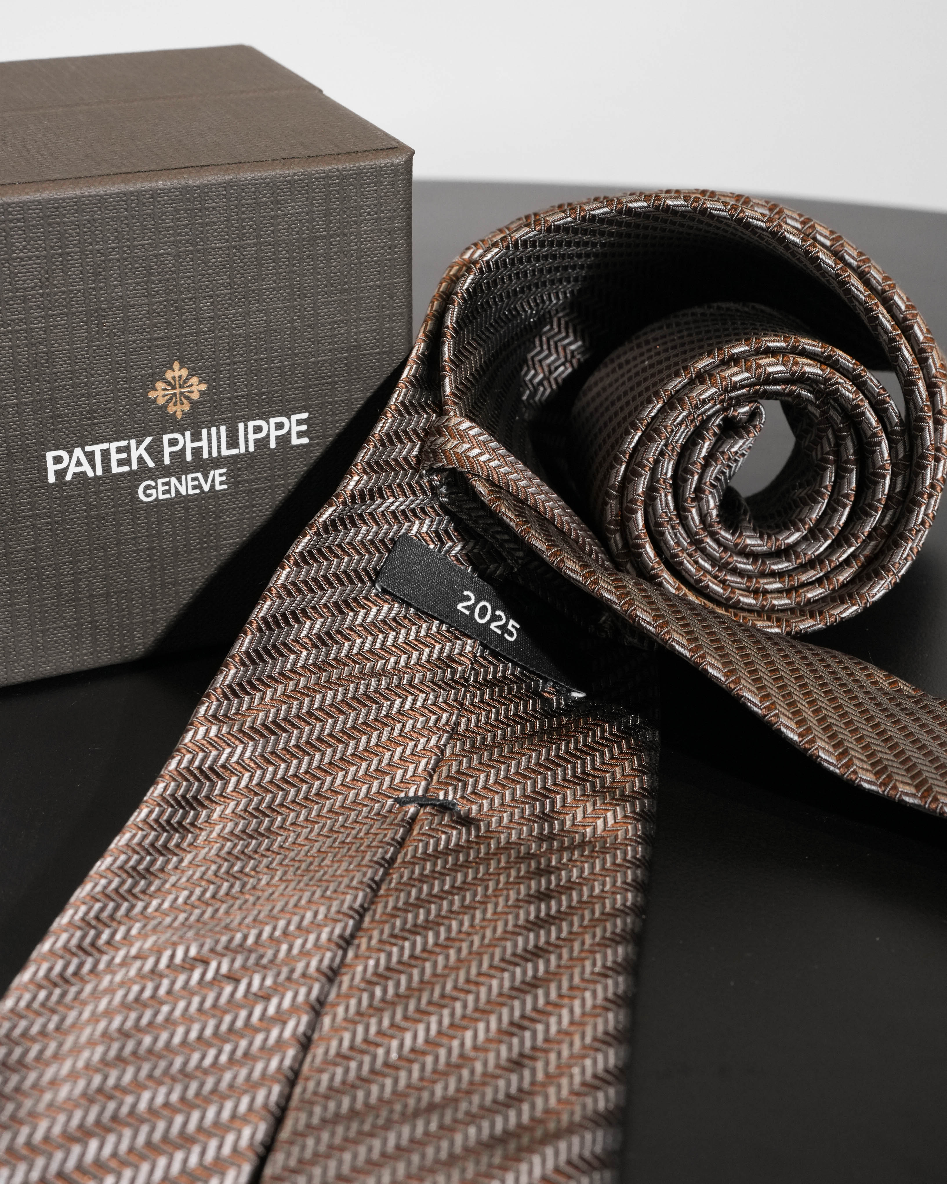 COLLECTABLE SILK TIE 2025