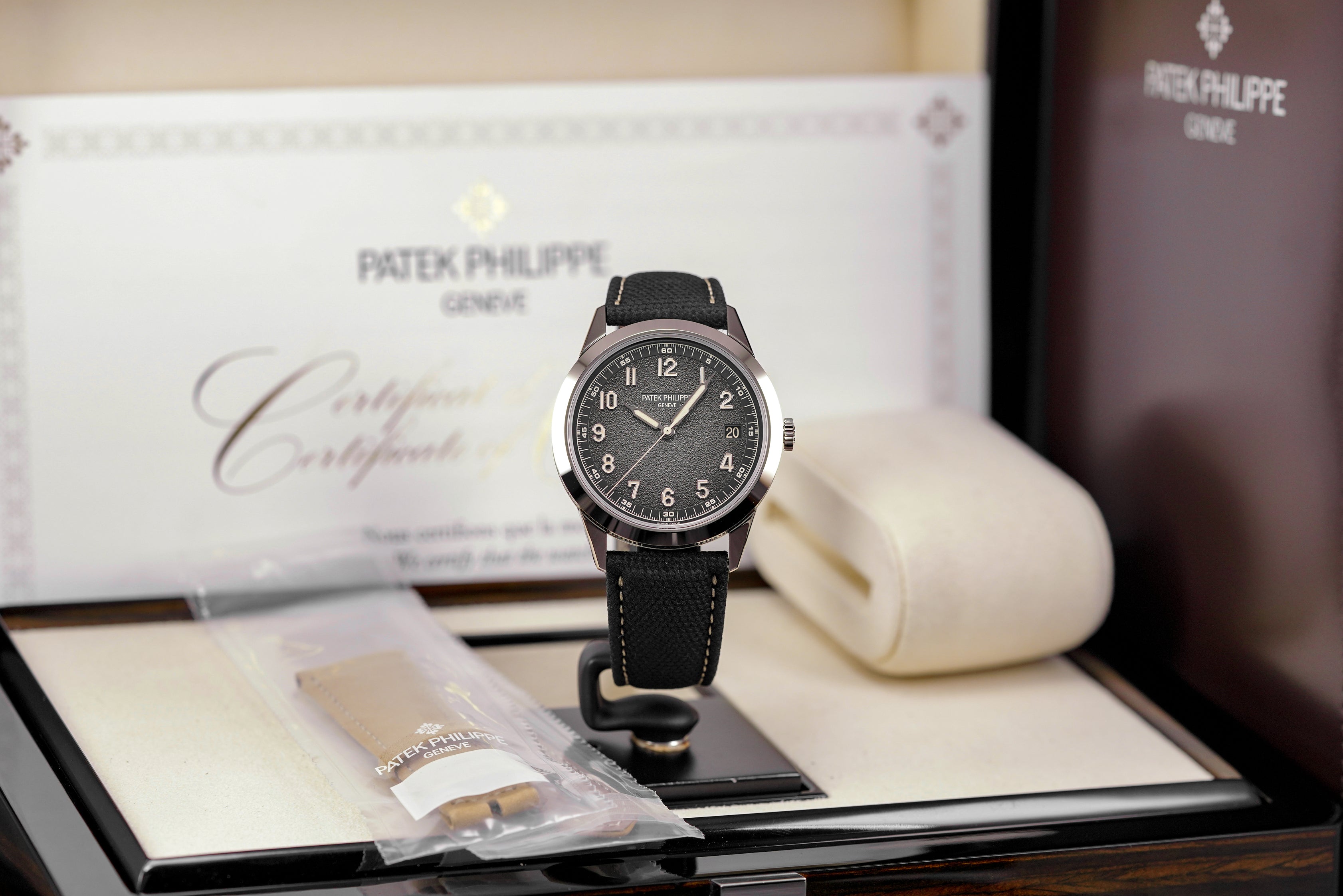 CALATRAVA 5226G WHITEGOLD CHARCOAL GRAY DIAL (2025)