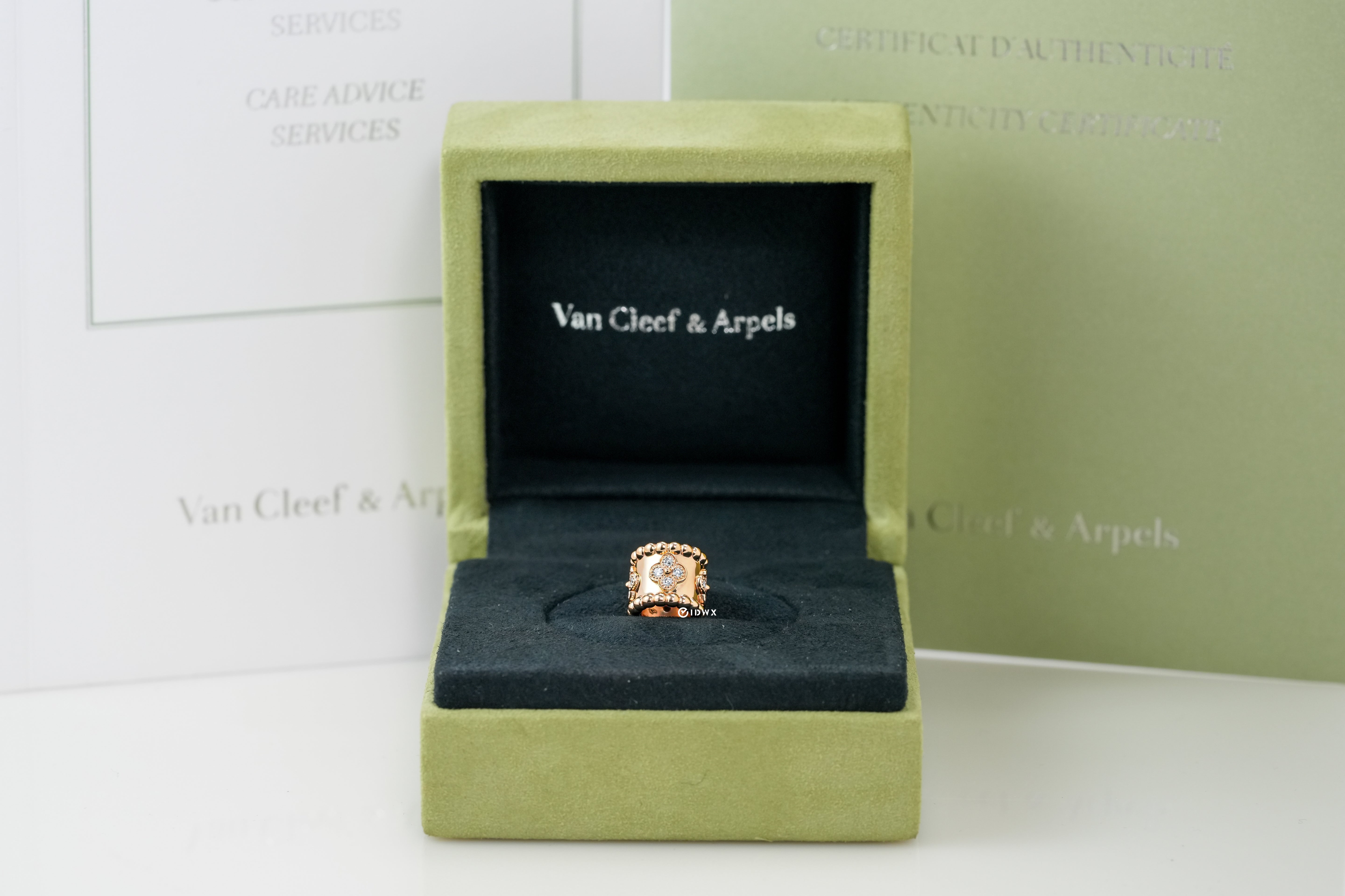 Perlee Clovers Pendant