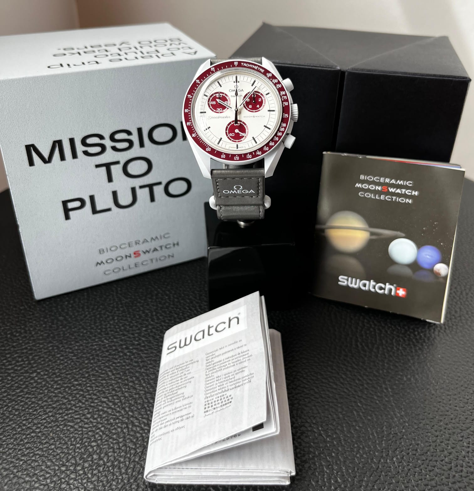 MOONSWATCH MISSION TO PLUTO (WATCH & BOX ONLY)