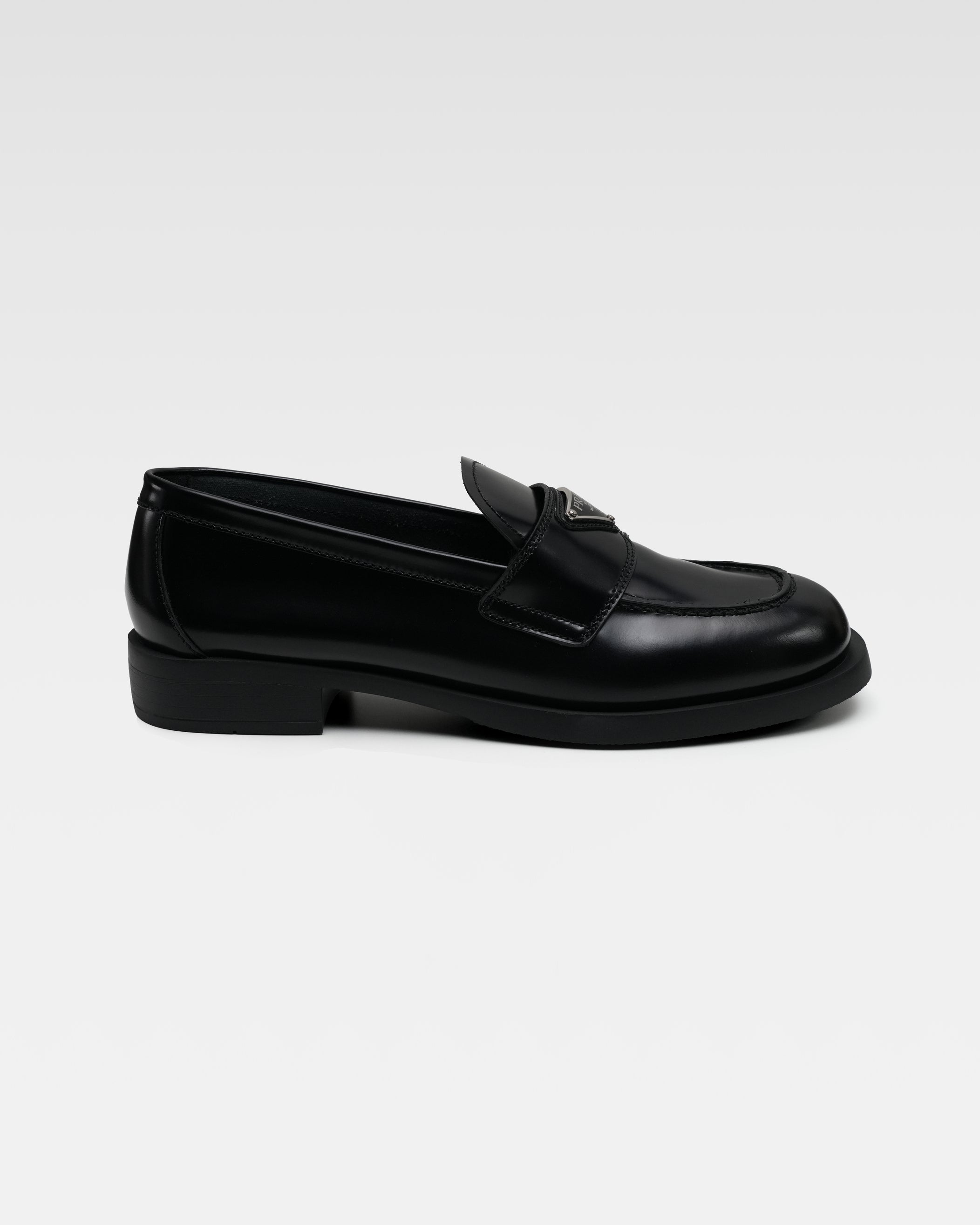 TRIANGLE LOGO LEATHER LOAFER BLACK