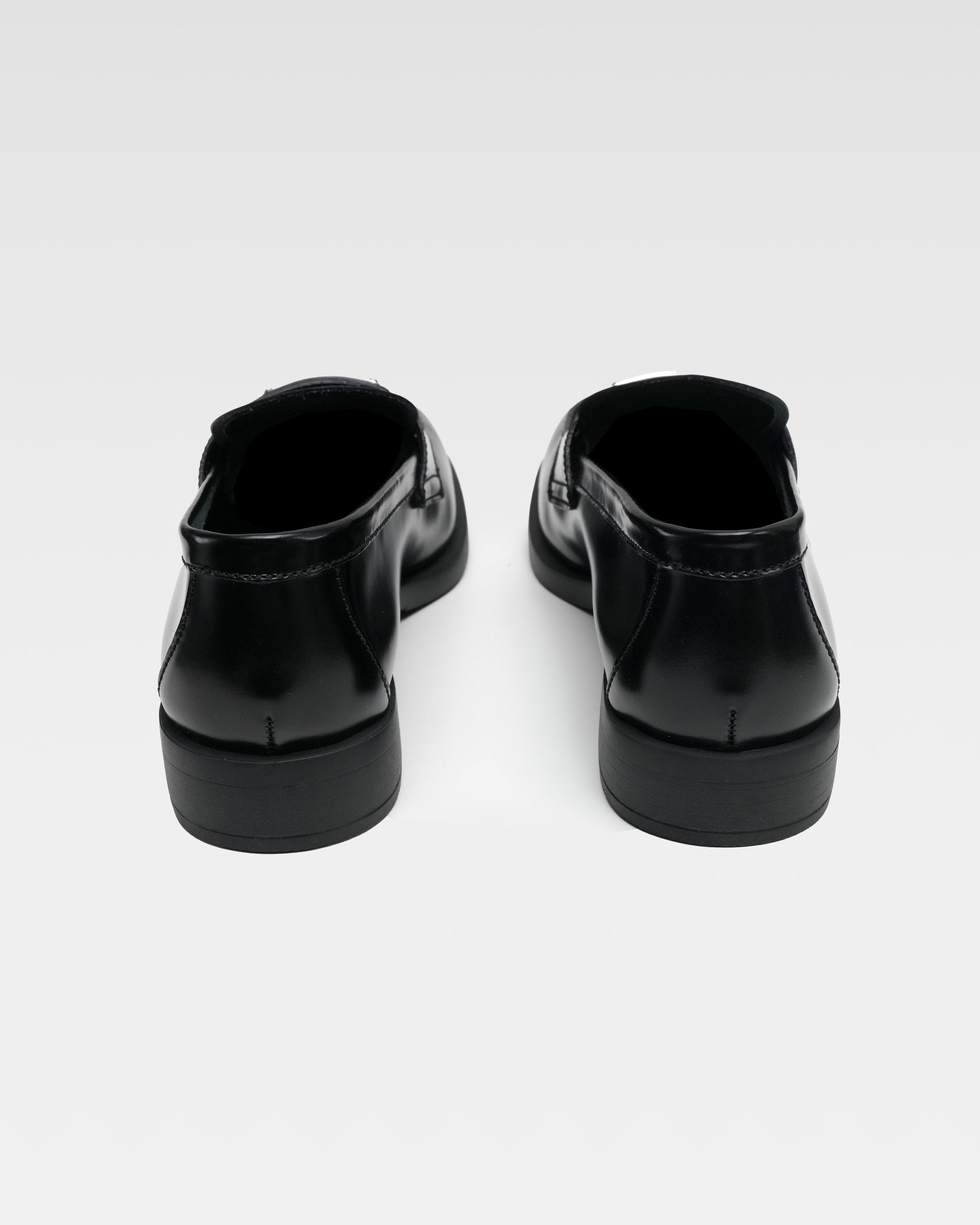 TRIANGLE LOGO LEATHER LOAFER BLACK