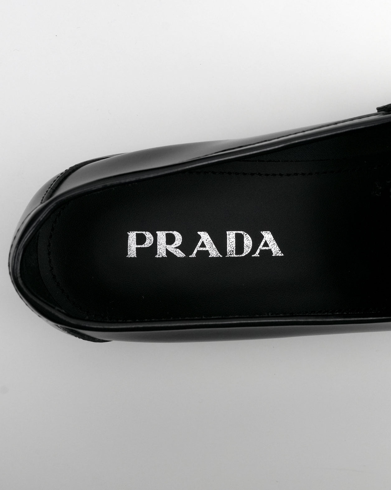 TRIANGLE LOGO LEATHER LOAFER BLACK