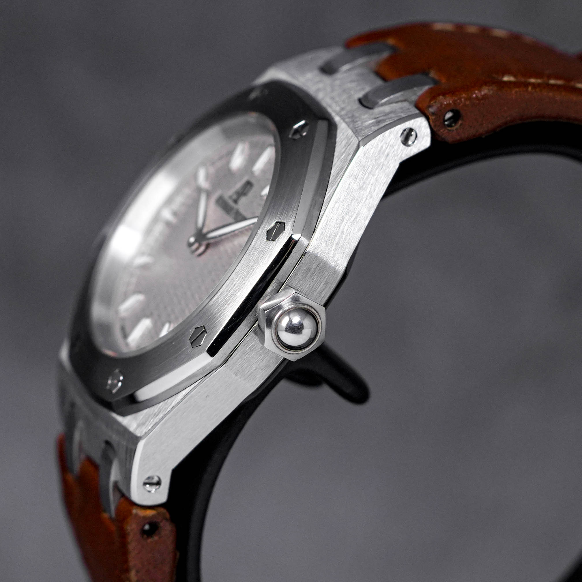 ROYAL OAK 33MM 67600ST WHITE DIAL WITH BROWN LEATHER STRAP (WATCH ONLY)