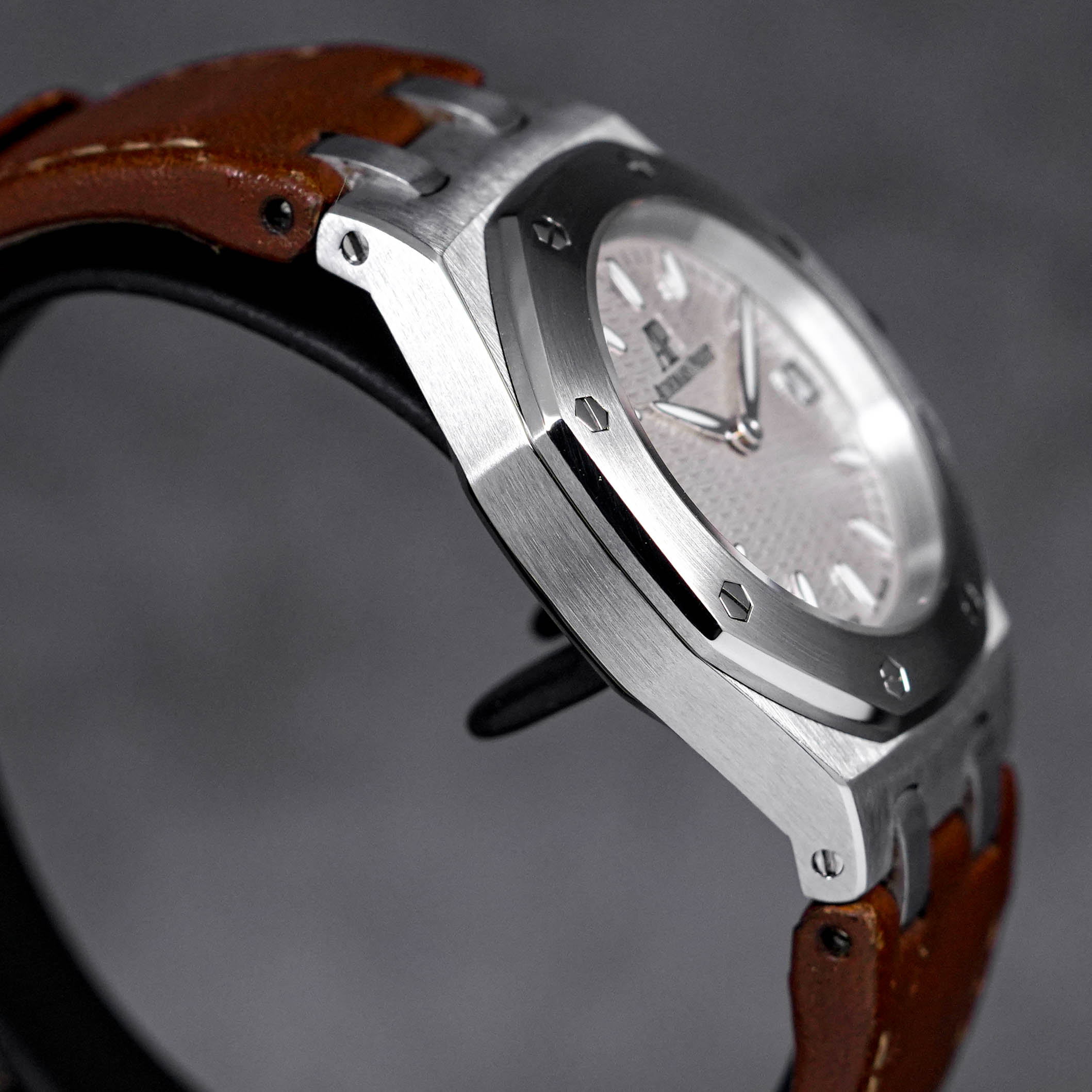 ROYAL OAK 33MM 67600ST WHITE DIAL WITH BROWN LEATHER STRAP (WATCH ONLY)