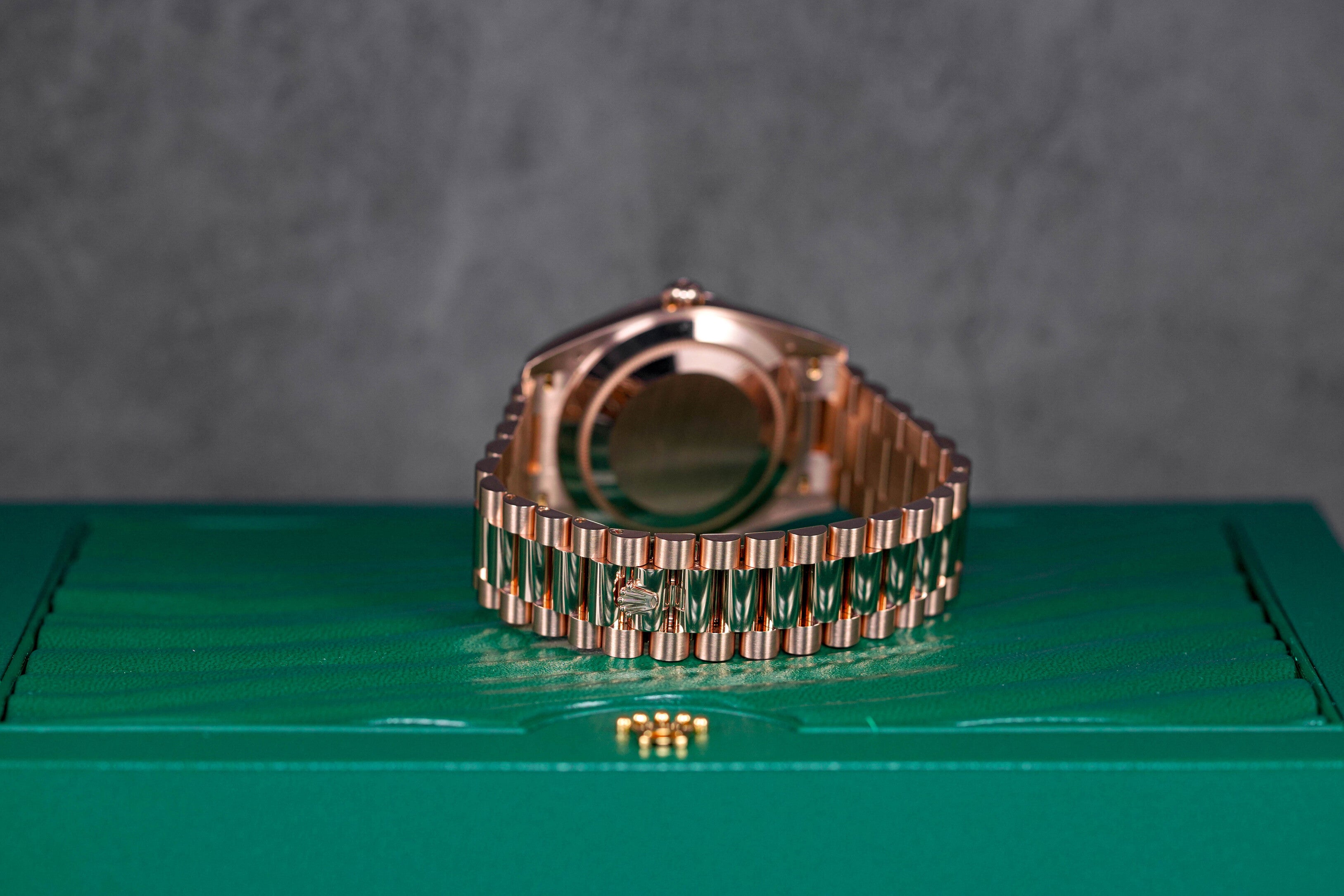 DAYDATE 40MM ROSEGOLD CHOCO DIAMOND BAGUETTE DIAL (2023)