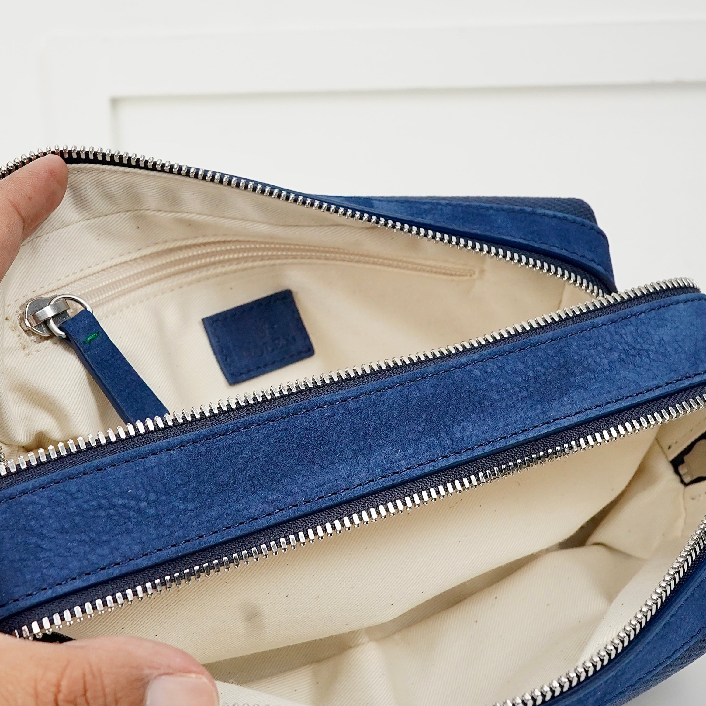 NAVY CANVAS TOILETRY BAG TWO ZIPPER