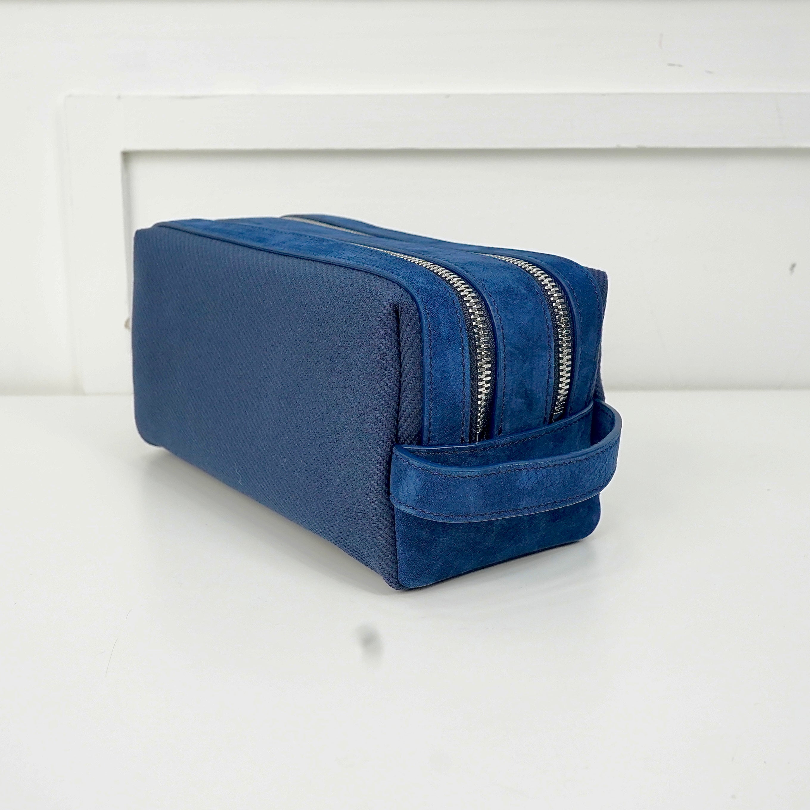 NAVY CANVAS TOILETRY BAG TWO ZIPPER