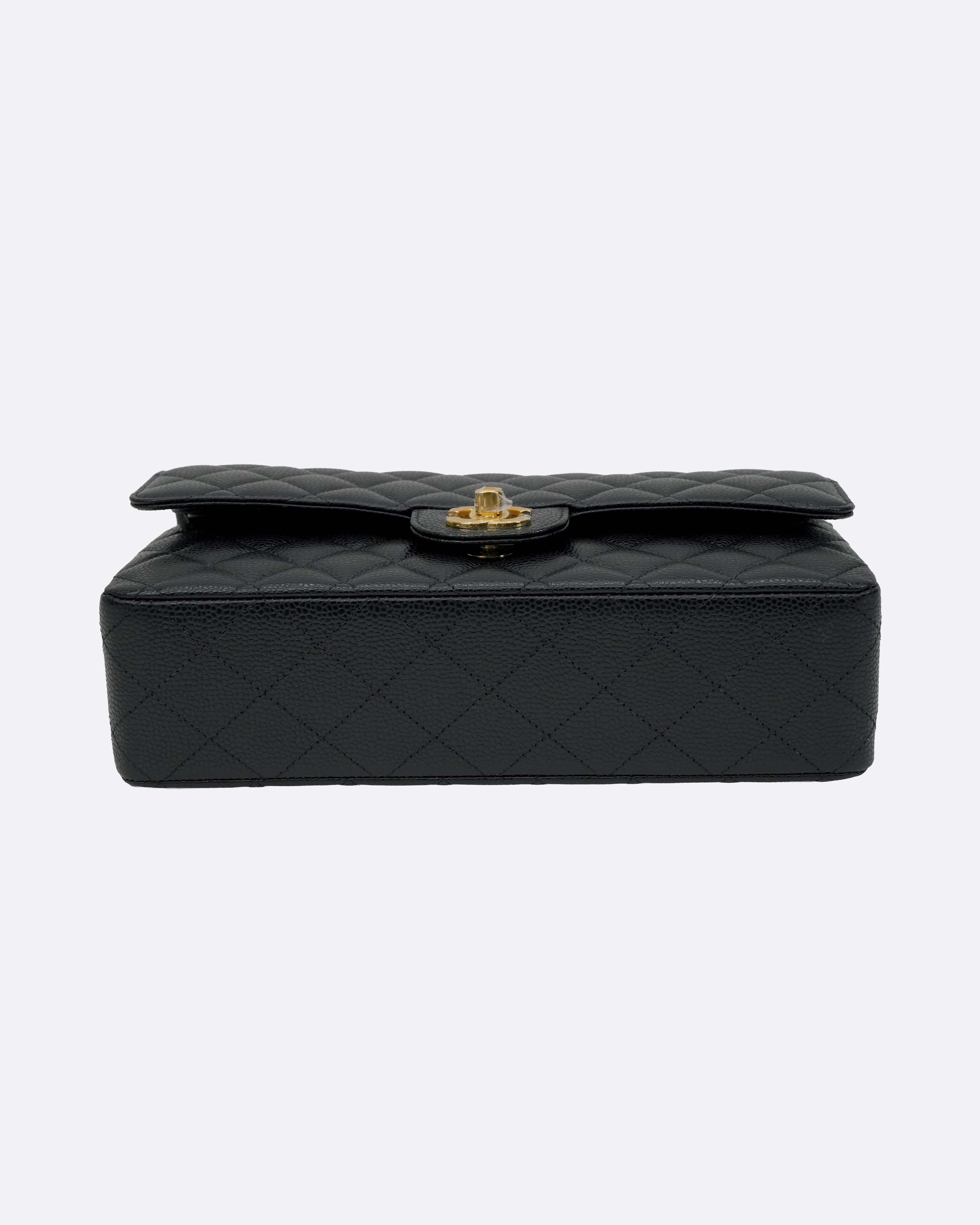 MEDIUM CLASSIC FLAP BLACK CAVIAR GOLDHARDWARE