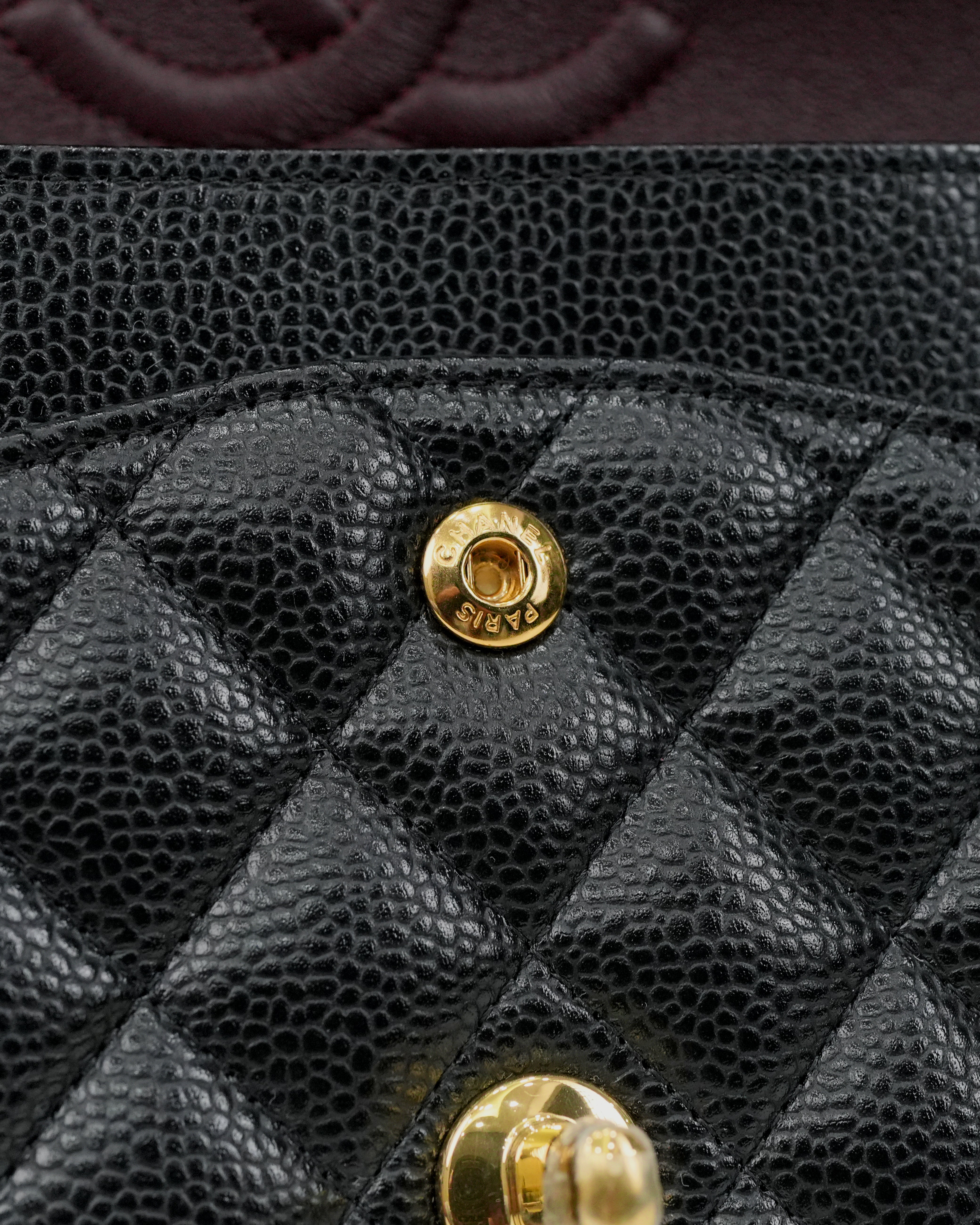 MEDIUM CLASSIC FLAP BLACK CAVIAR GOLDHARDWARE