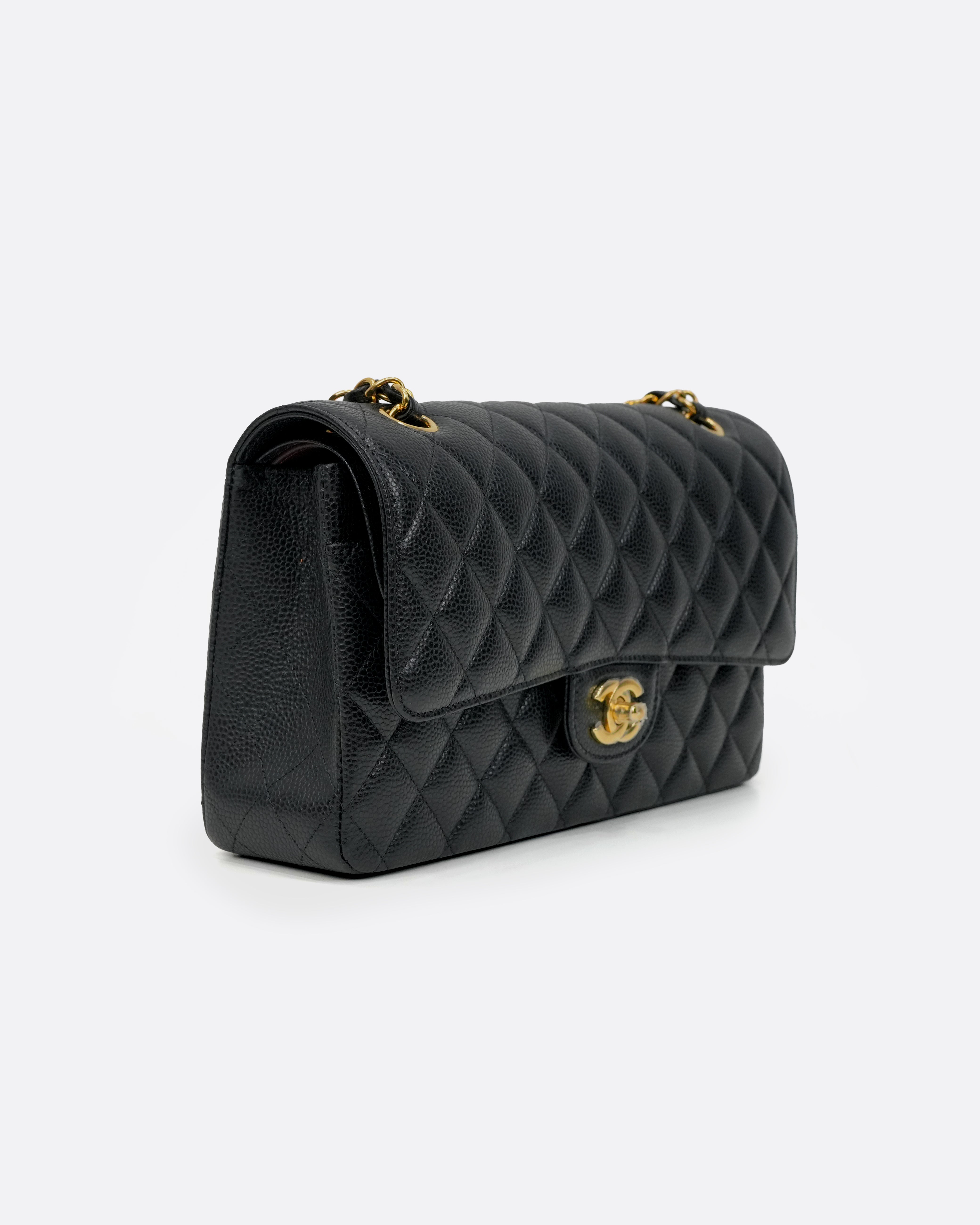 MEDIUM CLASSIC FLAP BLACK CAVIAR GOLDHARDWARE