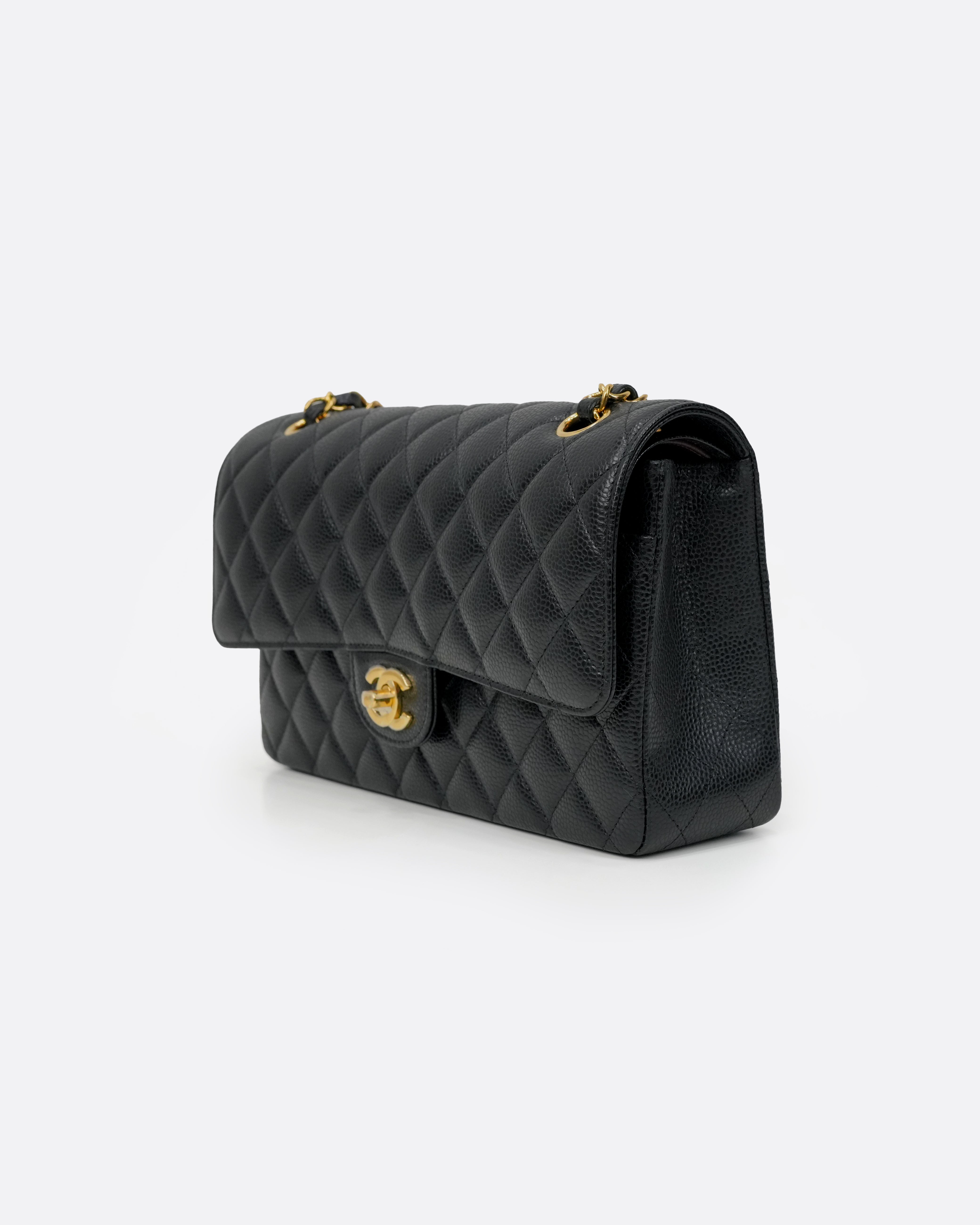 MEDIUM CLASSIC FLAP BLACK CAVIAR GOLDHARDWARE