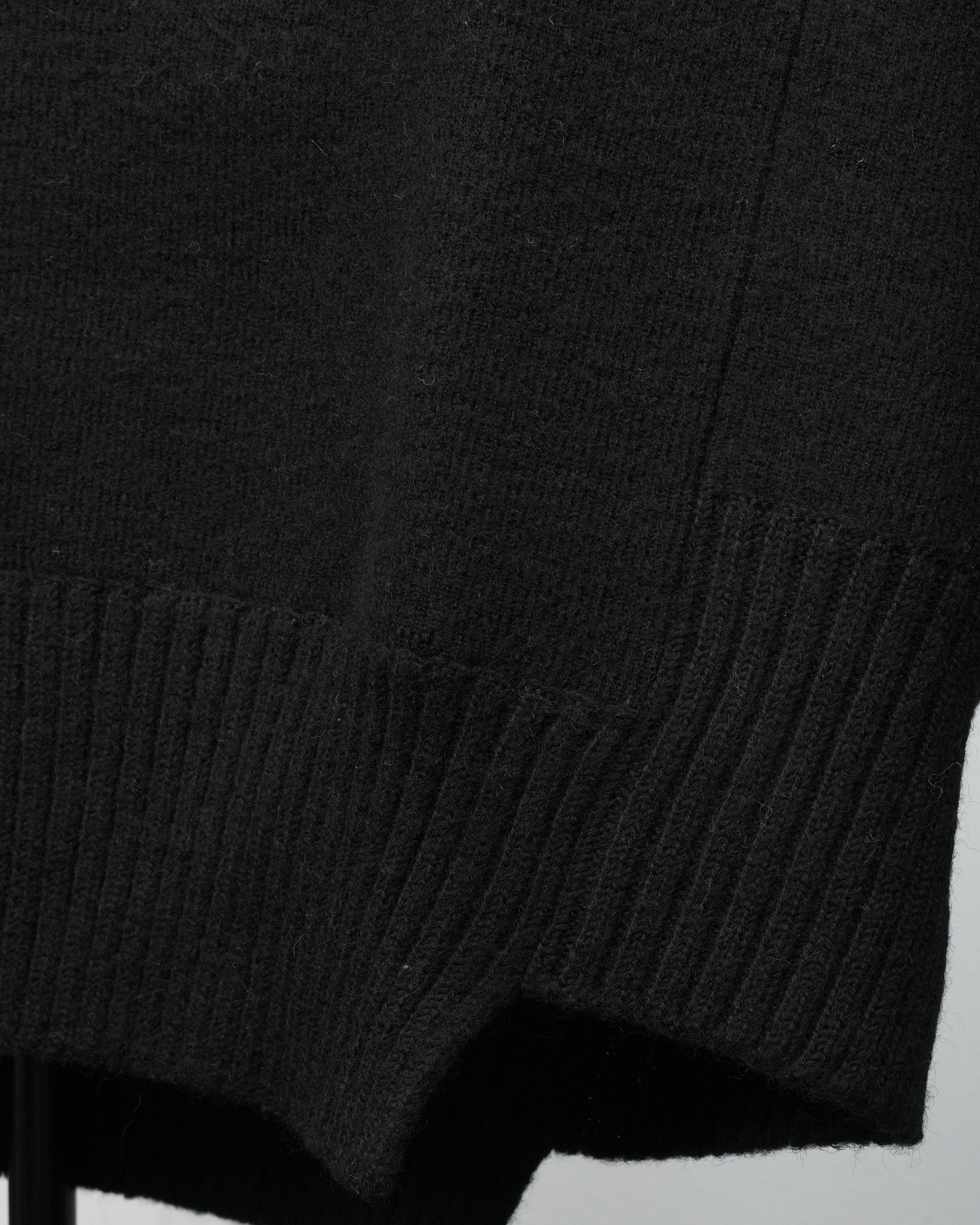 SWEATER BLACK SIZE XS FIT TO L