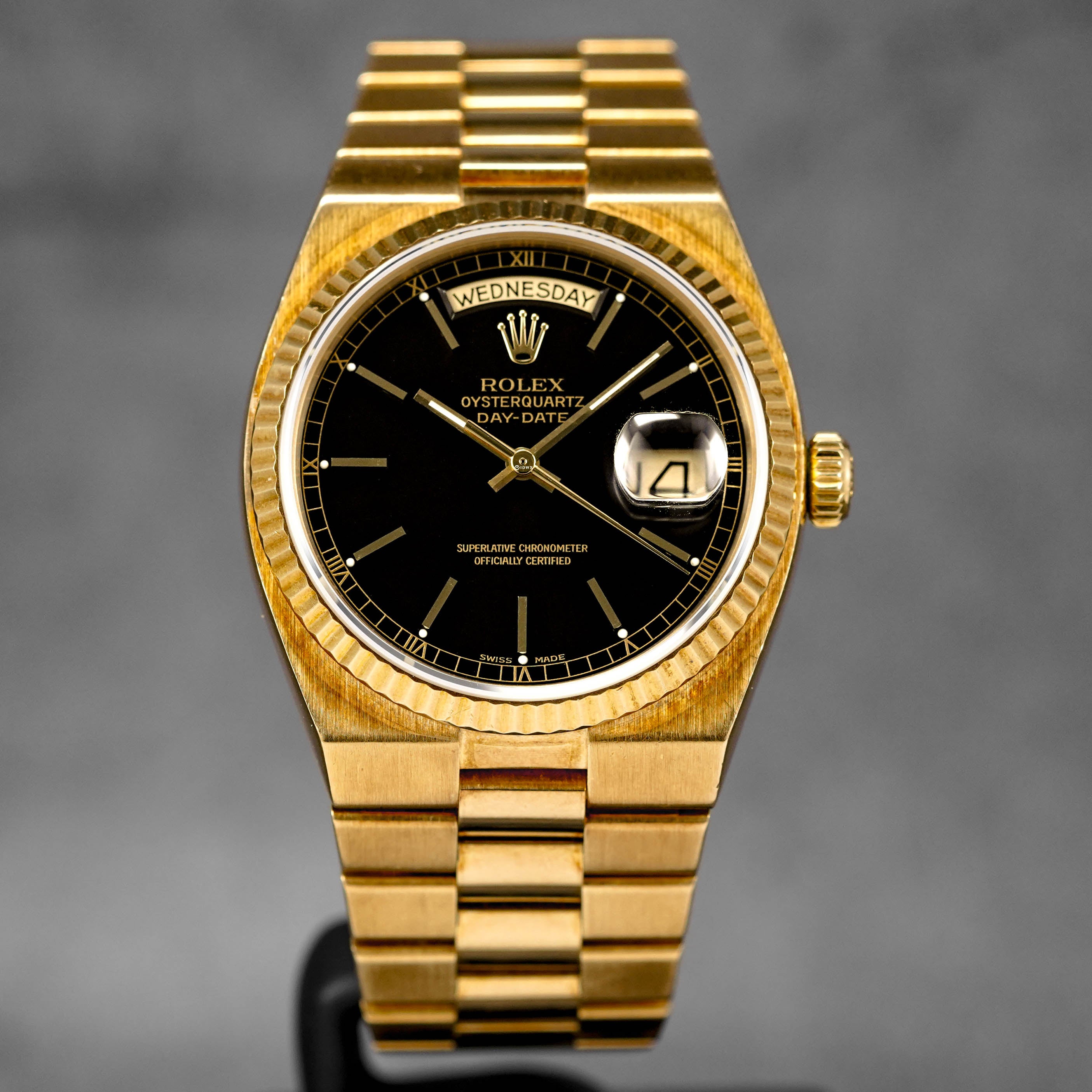 ROLEX DAYDATE 36MM YELLOWGOLD OYSTERQUARTZ BLACK DIAL (WATCH ONLY