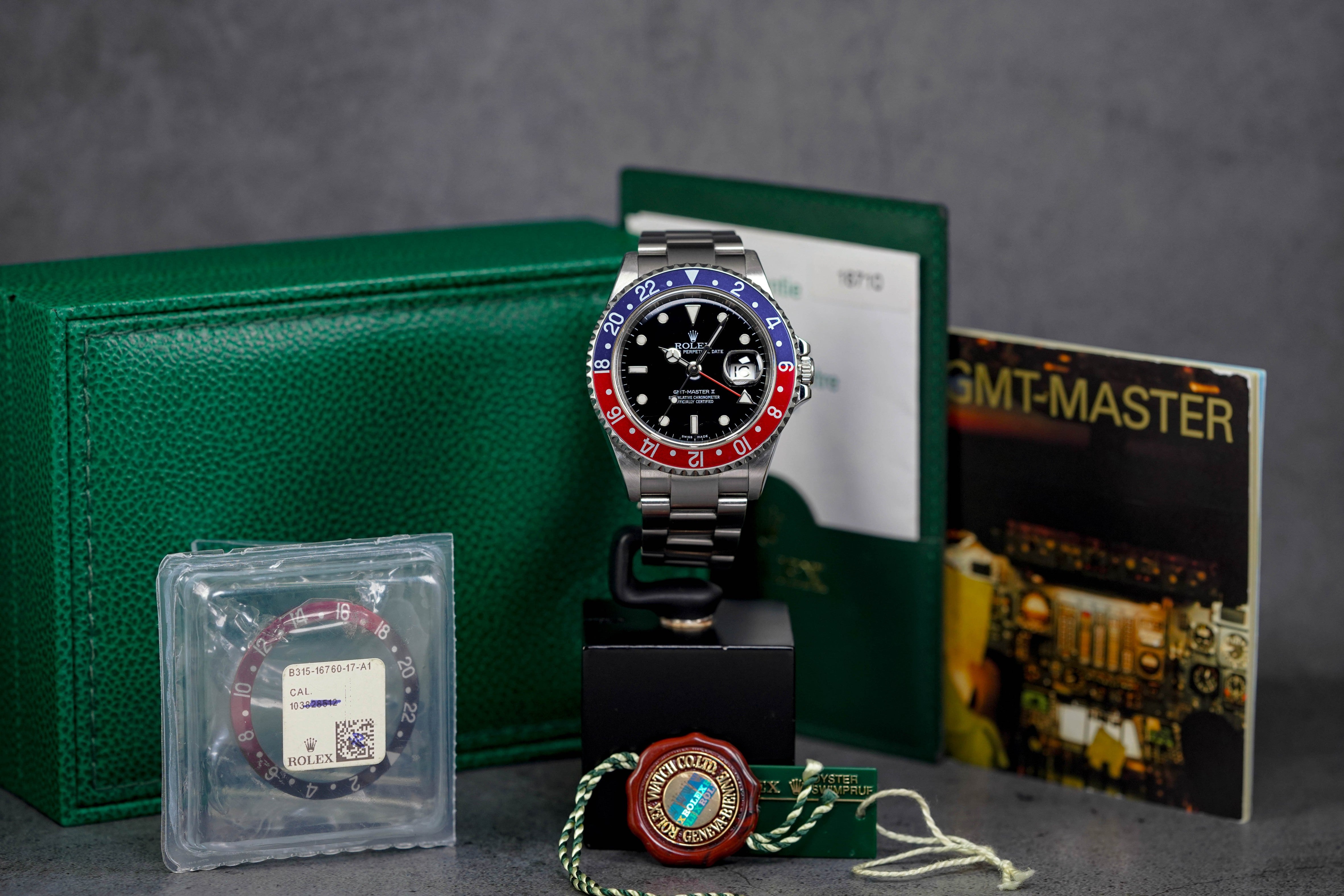 Watch Pepsi Submariner Rolex ROLEX GMT MASTER-II 16710 PEPSI 'Z