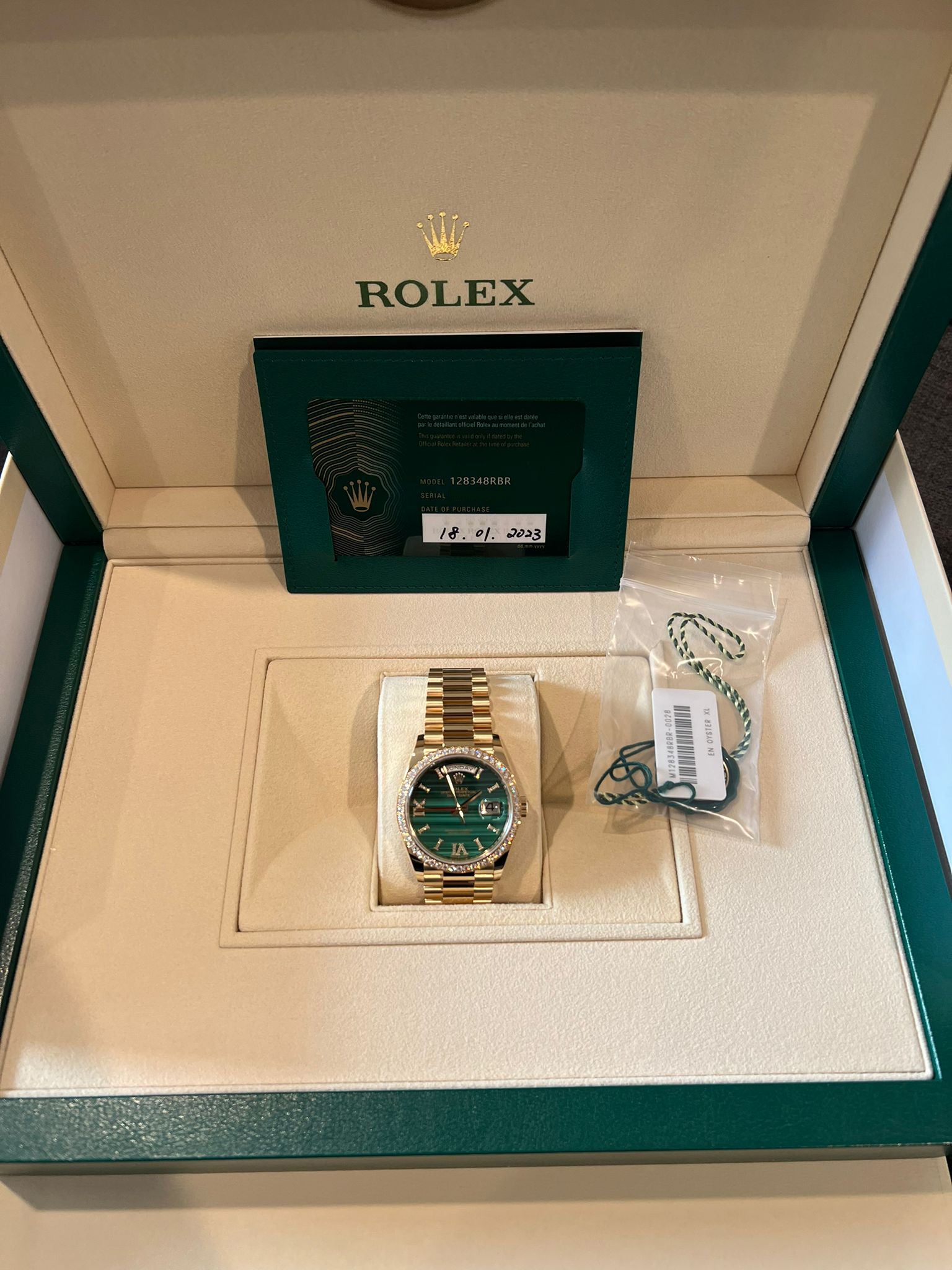 DAYDATE 36MM YELLOWGOLD GREEN MALACHITE ROMAN DIAL DIAMOND BEZEL (2023)