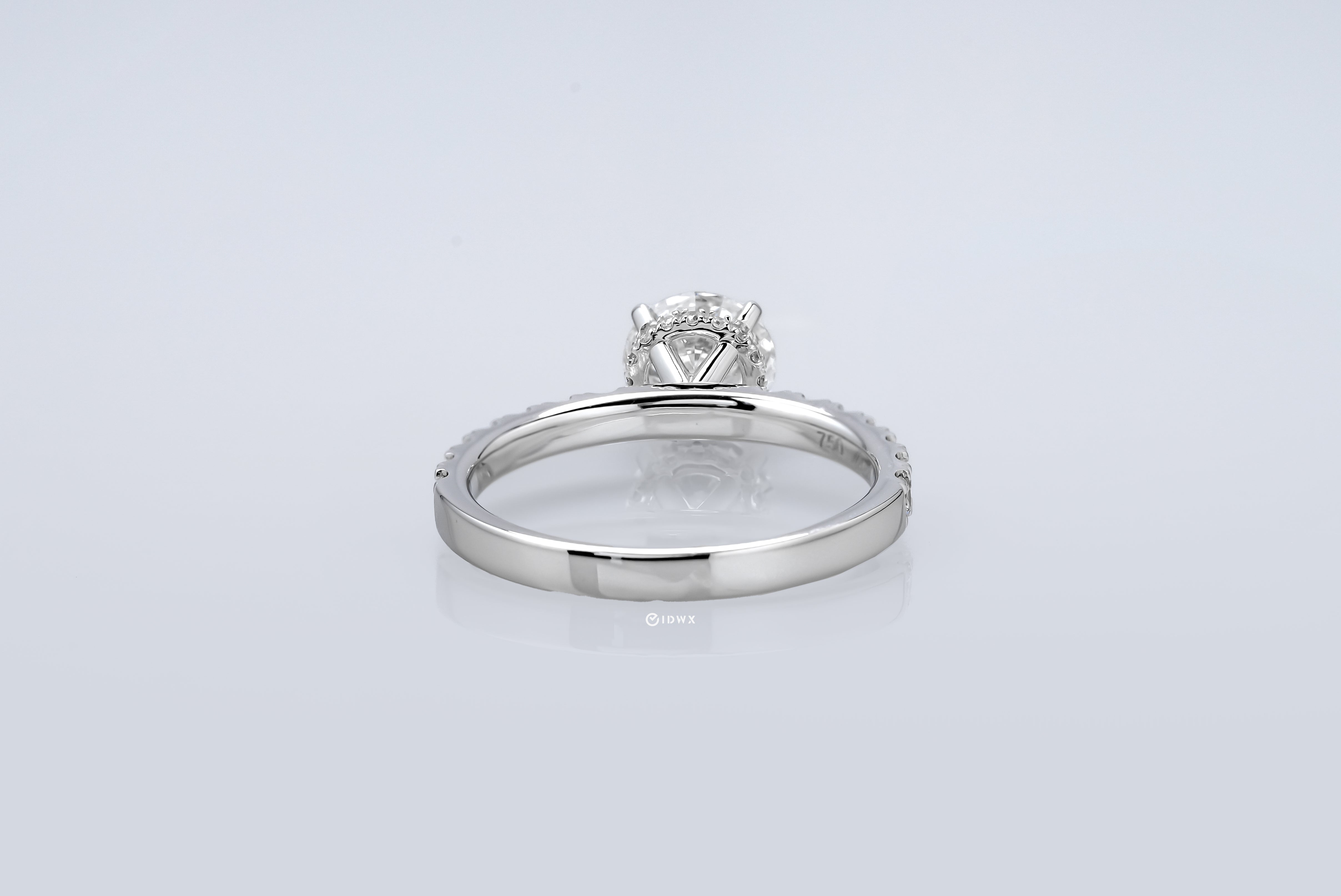 1CT ROUND BRILLIANT SIDE-STONES WHITEGOLD RING