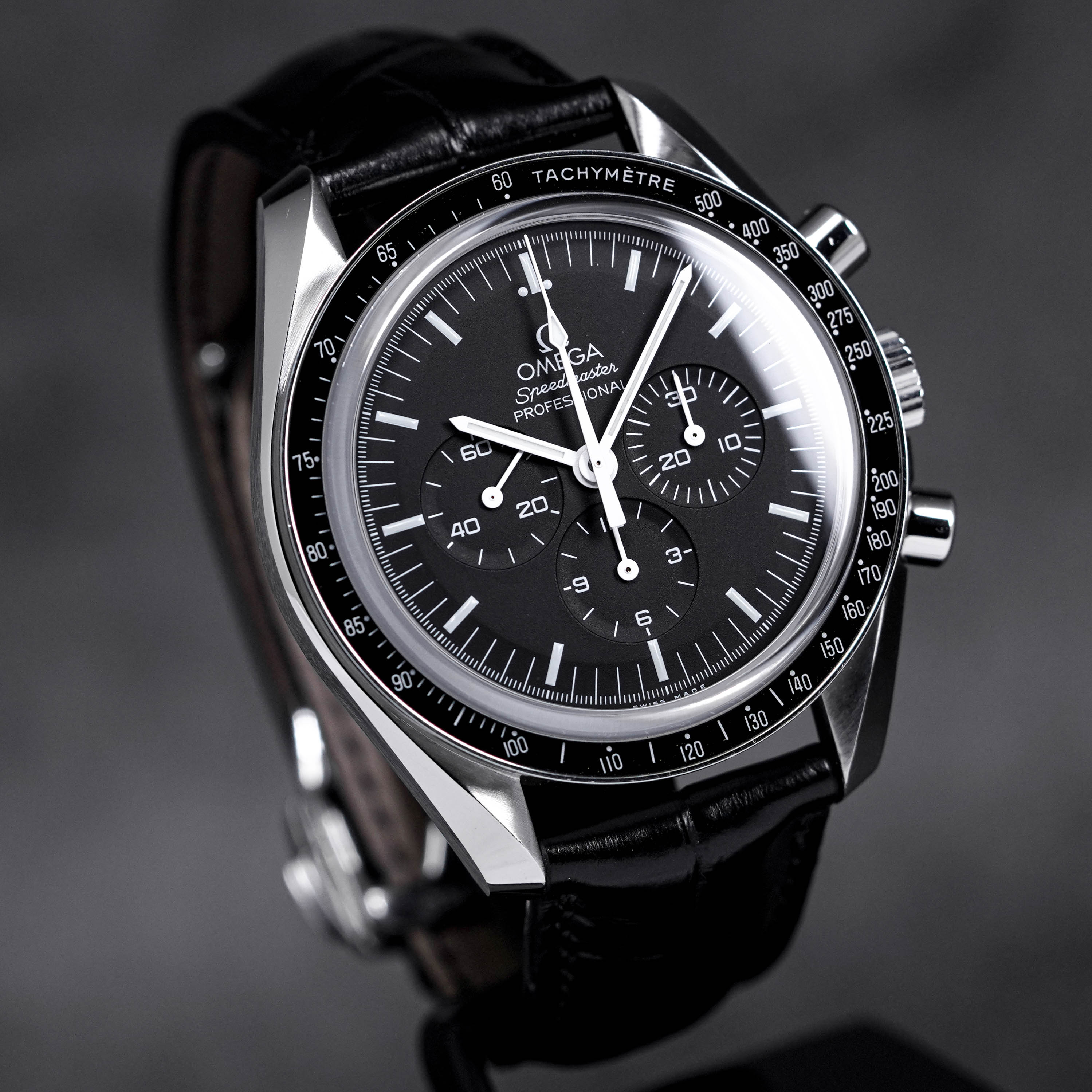 SPEEDMASTER MOONWATCH SAPPHIRE LEATHER STRAP (2019)