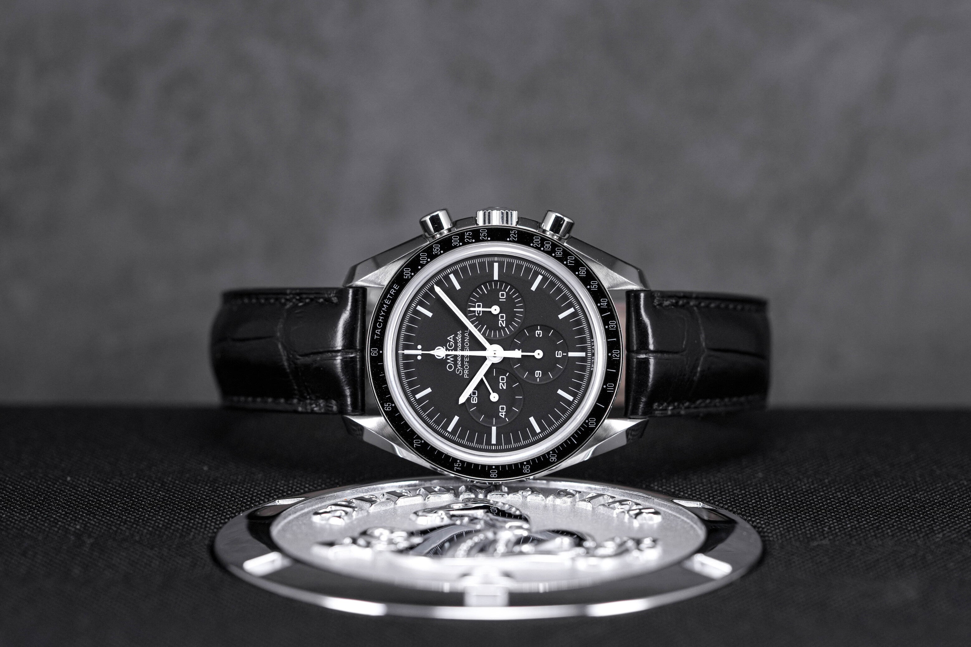 SPEEDMASTER MOONWATCH SAPPHIRE LEATHER STRAP (2019)